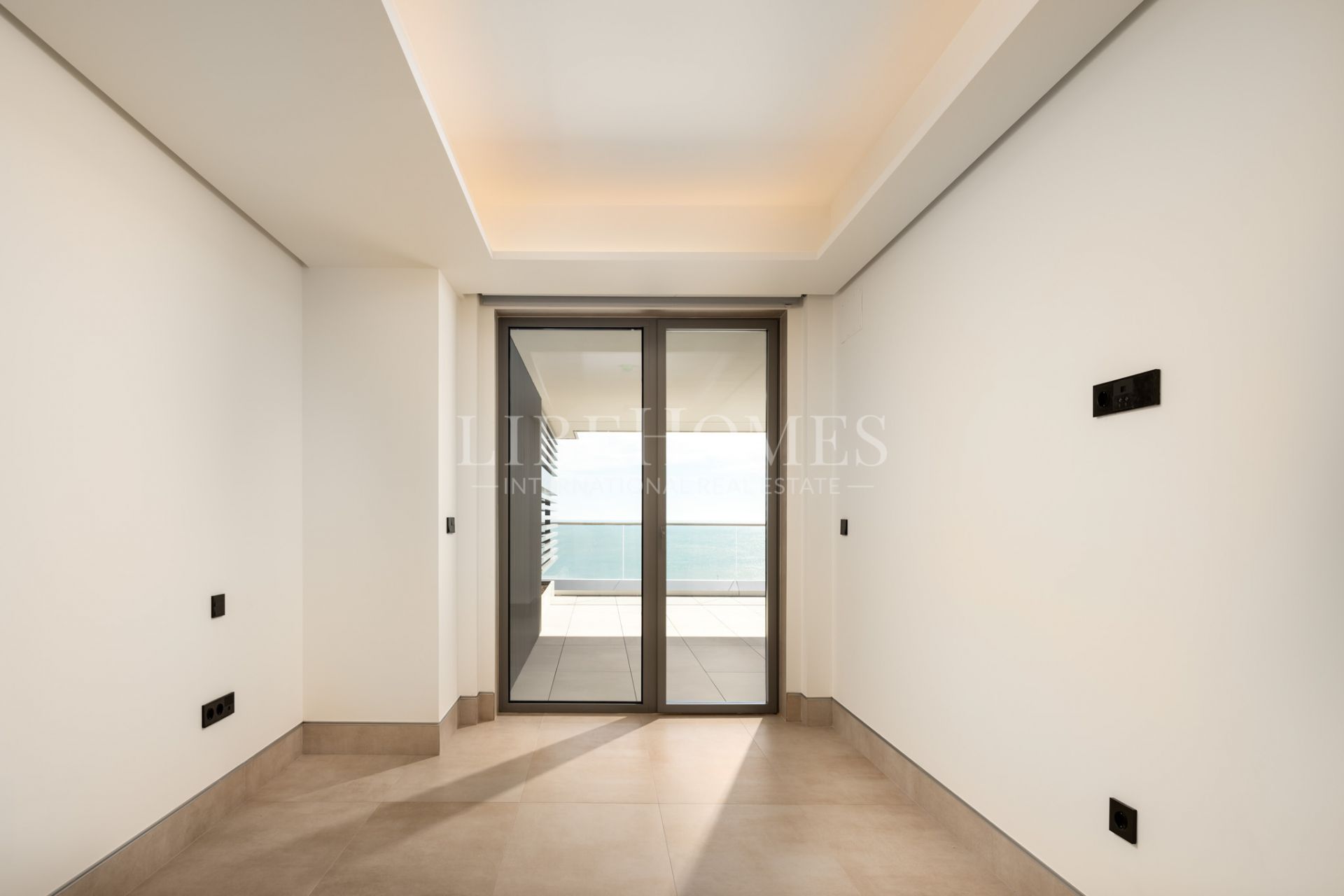 Brand new, luxury beachfront apartment for sale in Malaga city