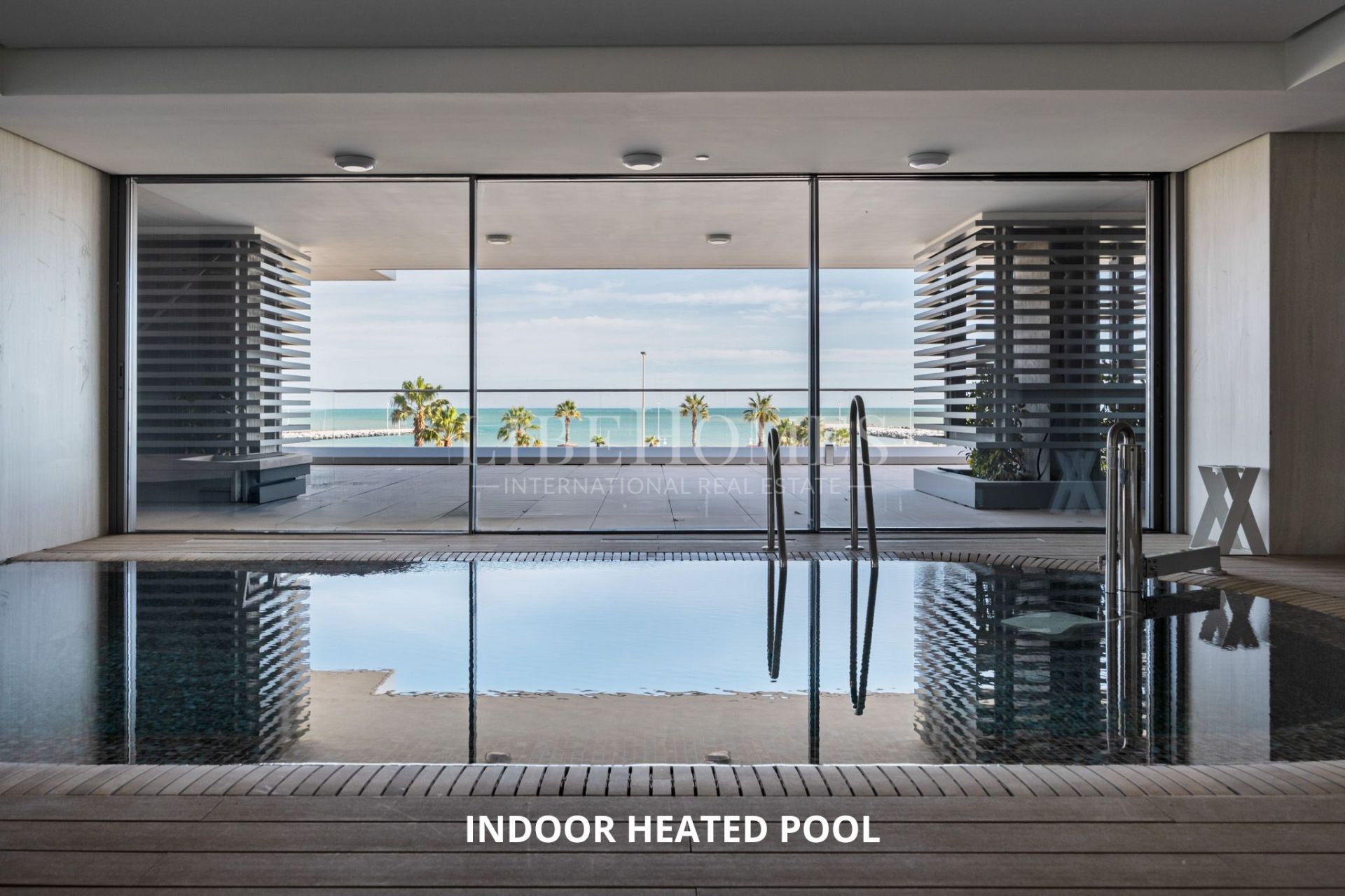 Brand new, luxury beachfront apartment for sale in Malaga city