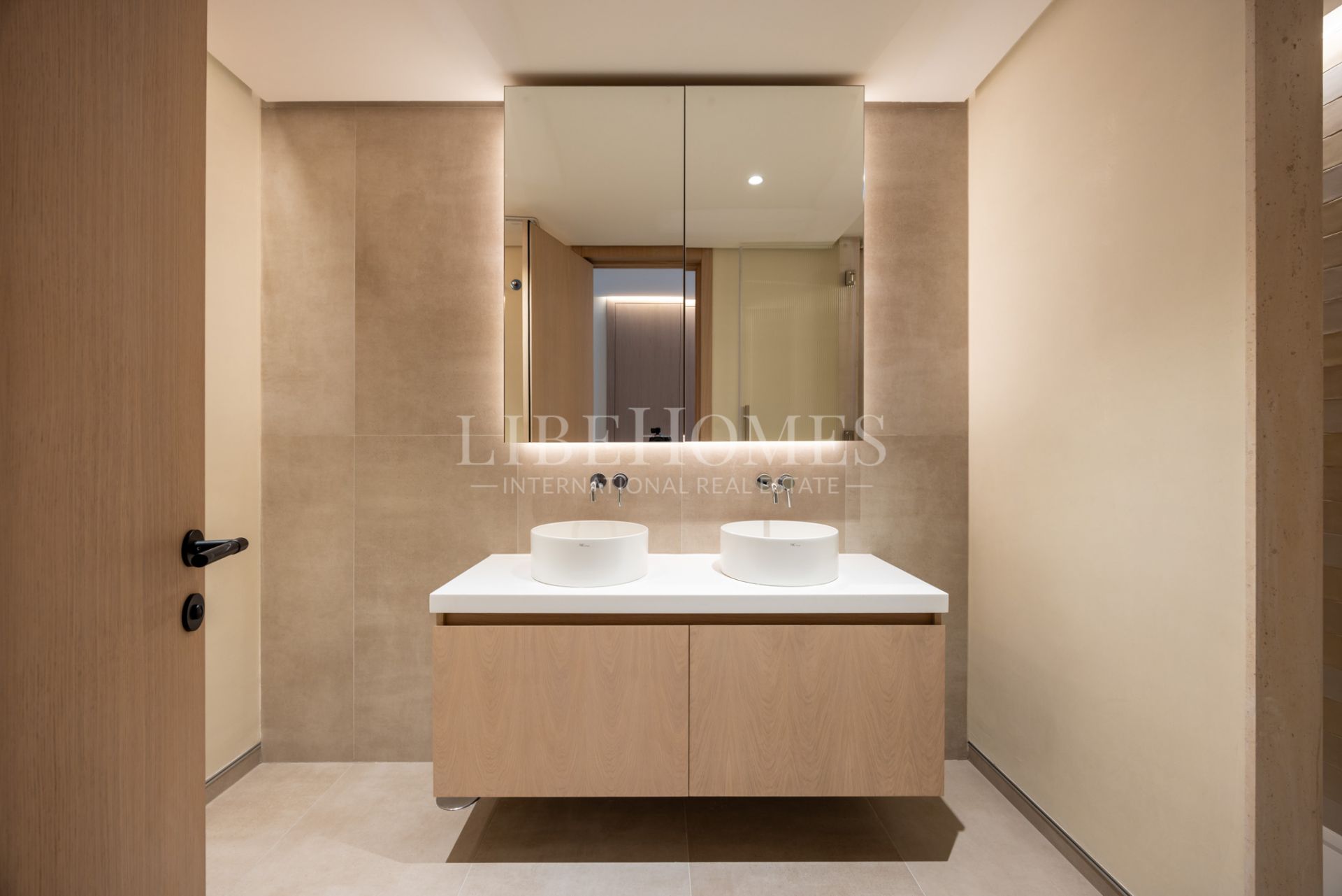 Brand new, luxury beachfront apartment for sale in Malaga city