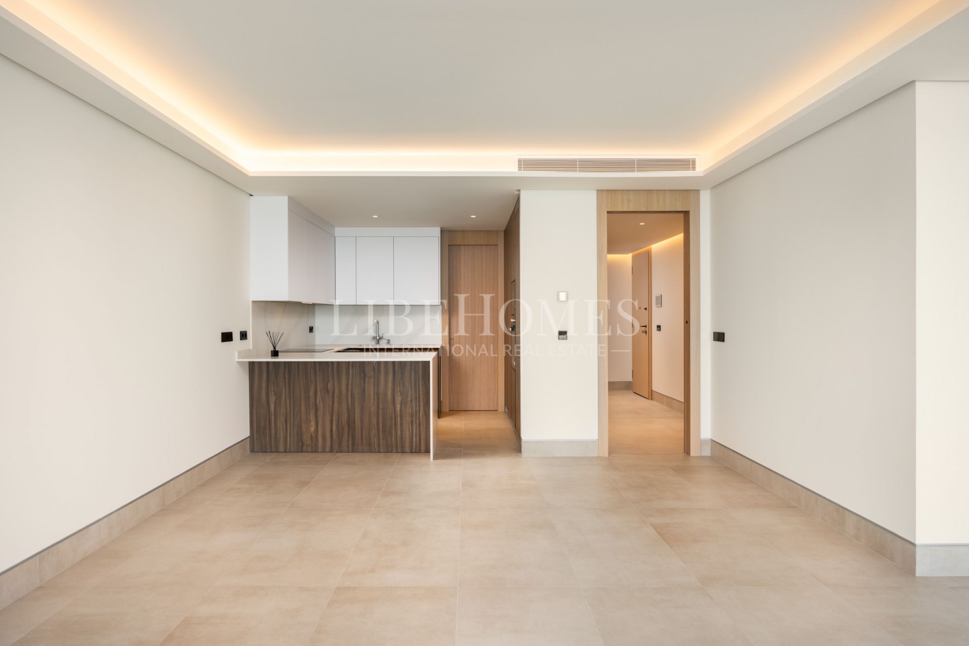 Brand new, luxury beachfront apartment for sale in Malaga city