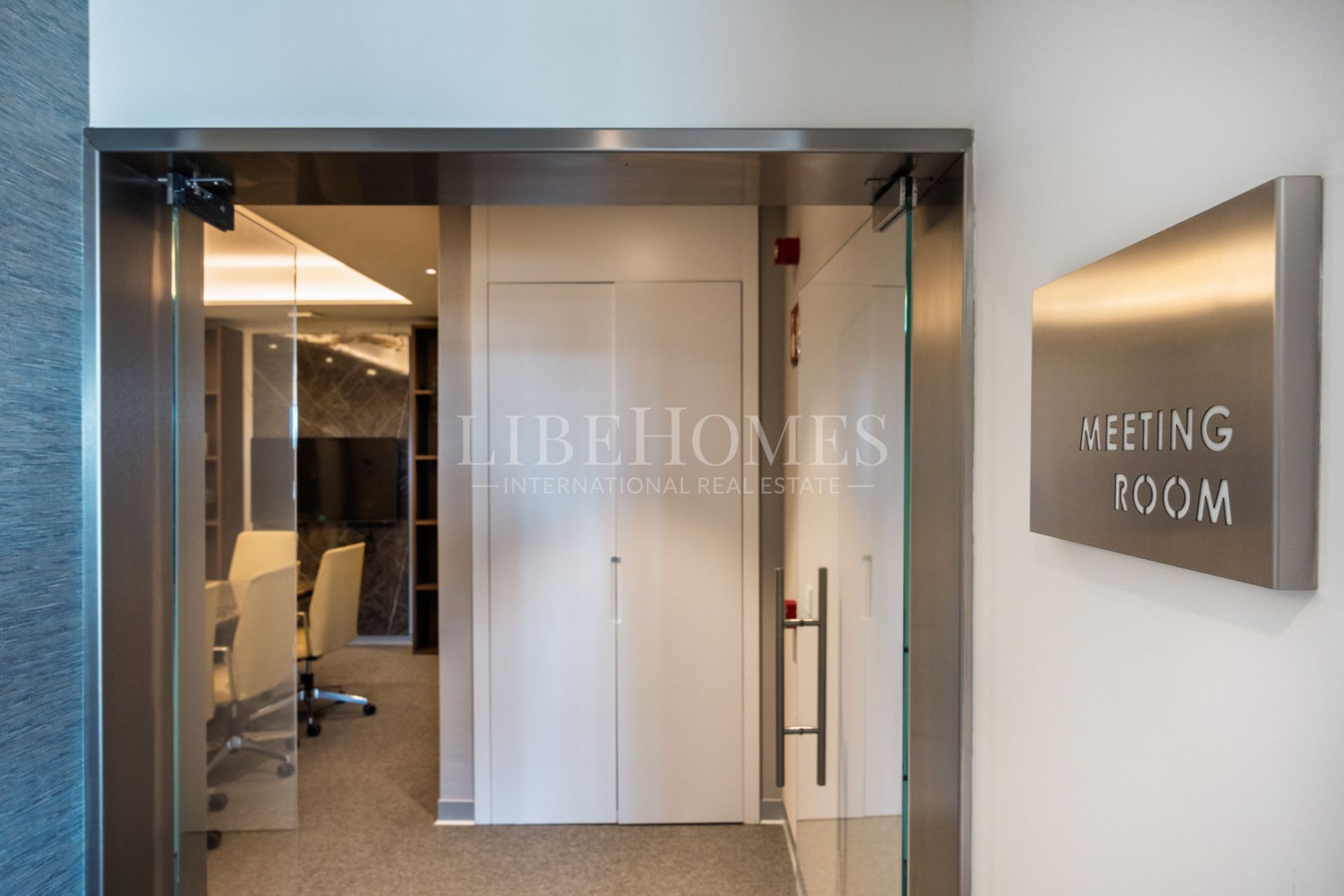 Brand new, luxury beachfront apartment for sale in Malaga city