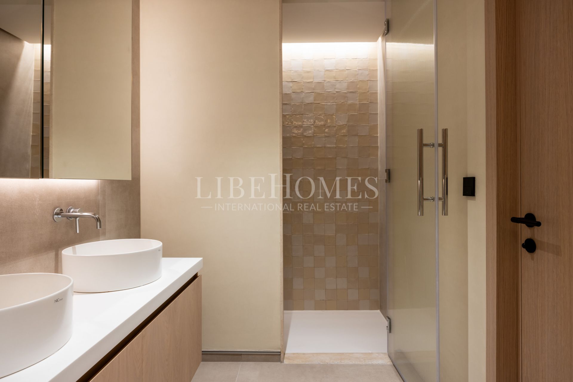 Brand new, luxury beachfront apartment for sale in Malaga city