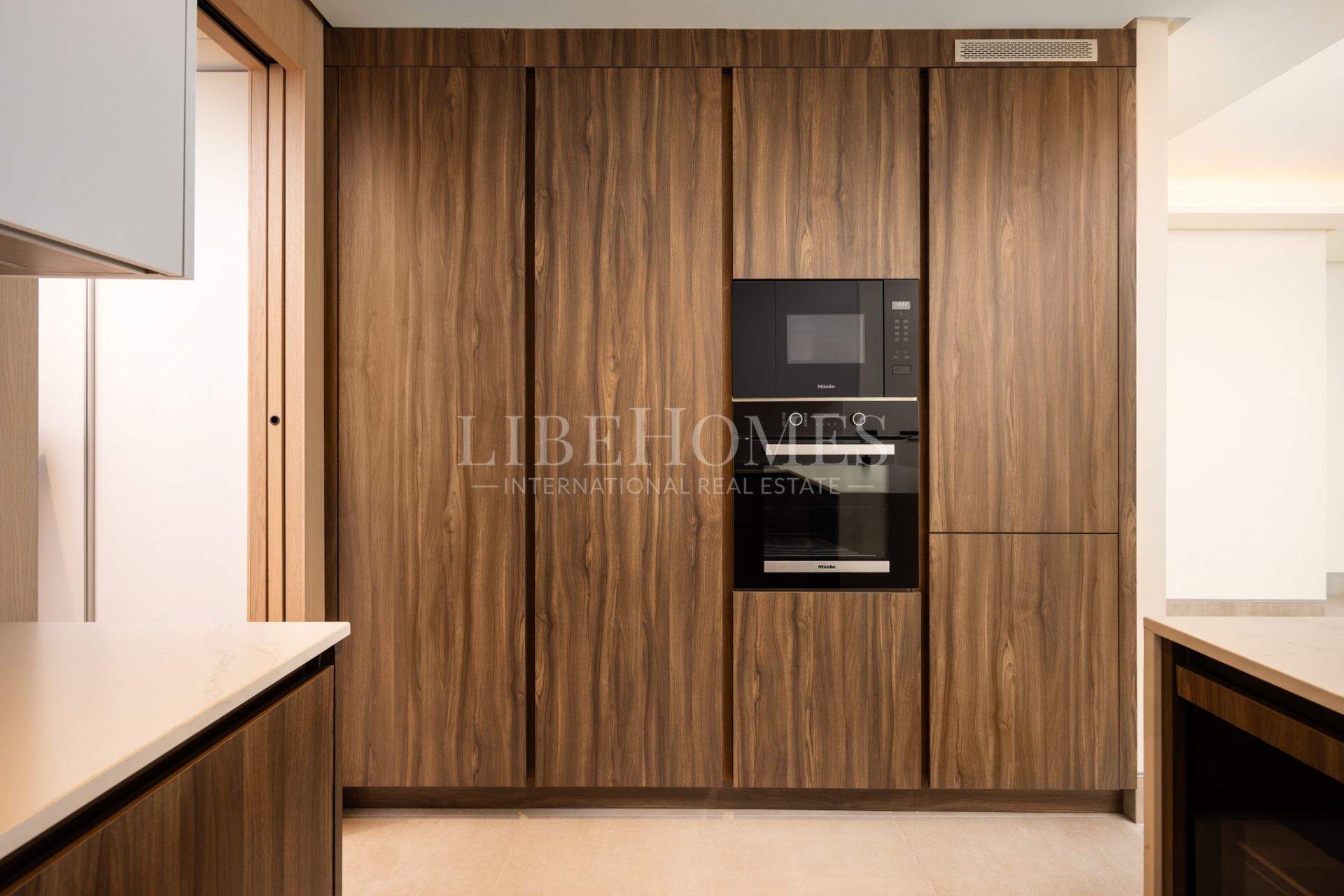 Brand new, luxury beachfront apartment for sale in Malaga city