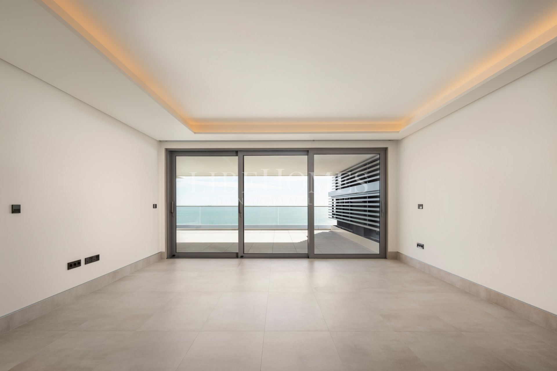 Brand new, luxury beachfront apartment for sale in Malaga city