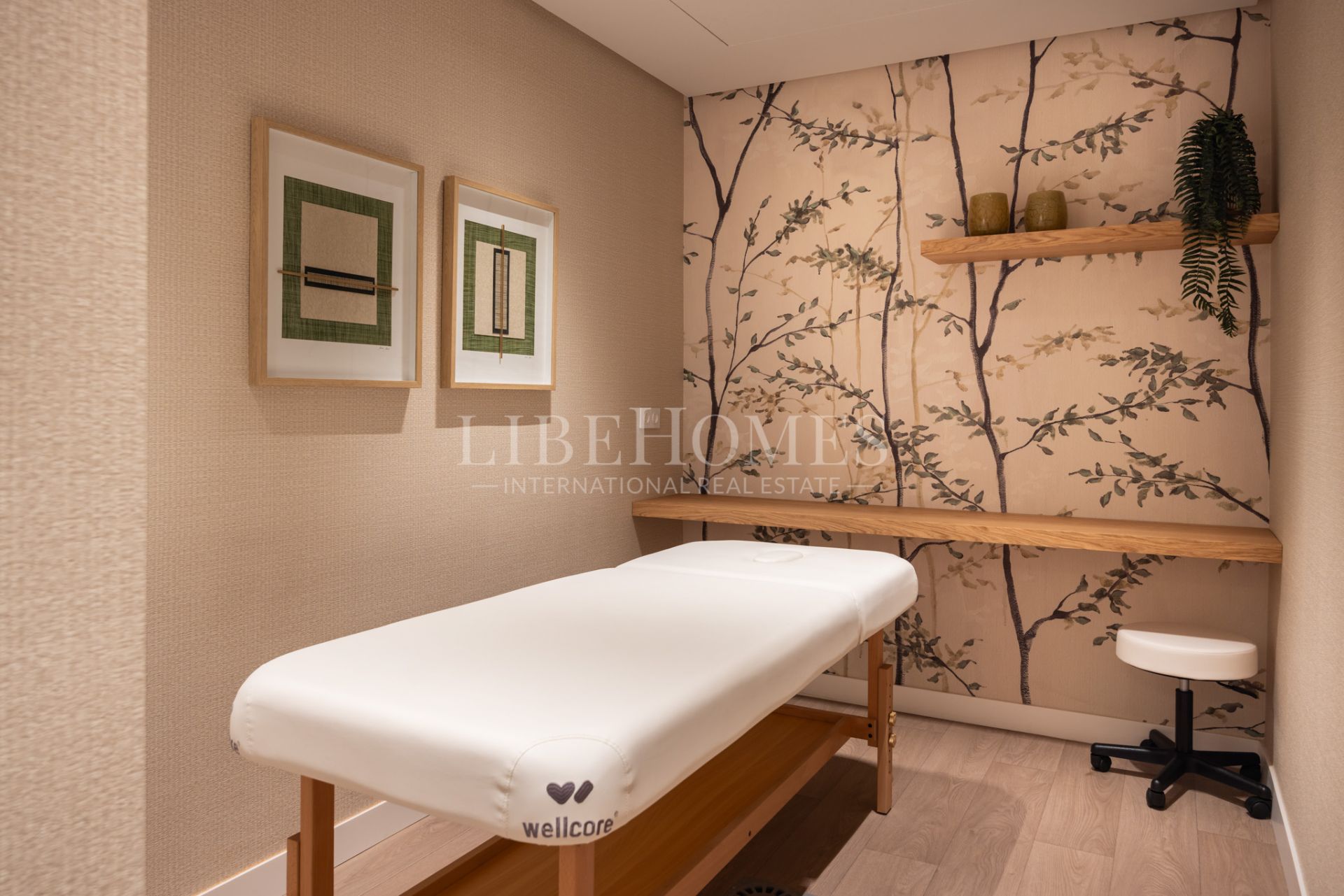 Brand new, luxury beachfront apartment for sale in Malaga city