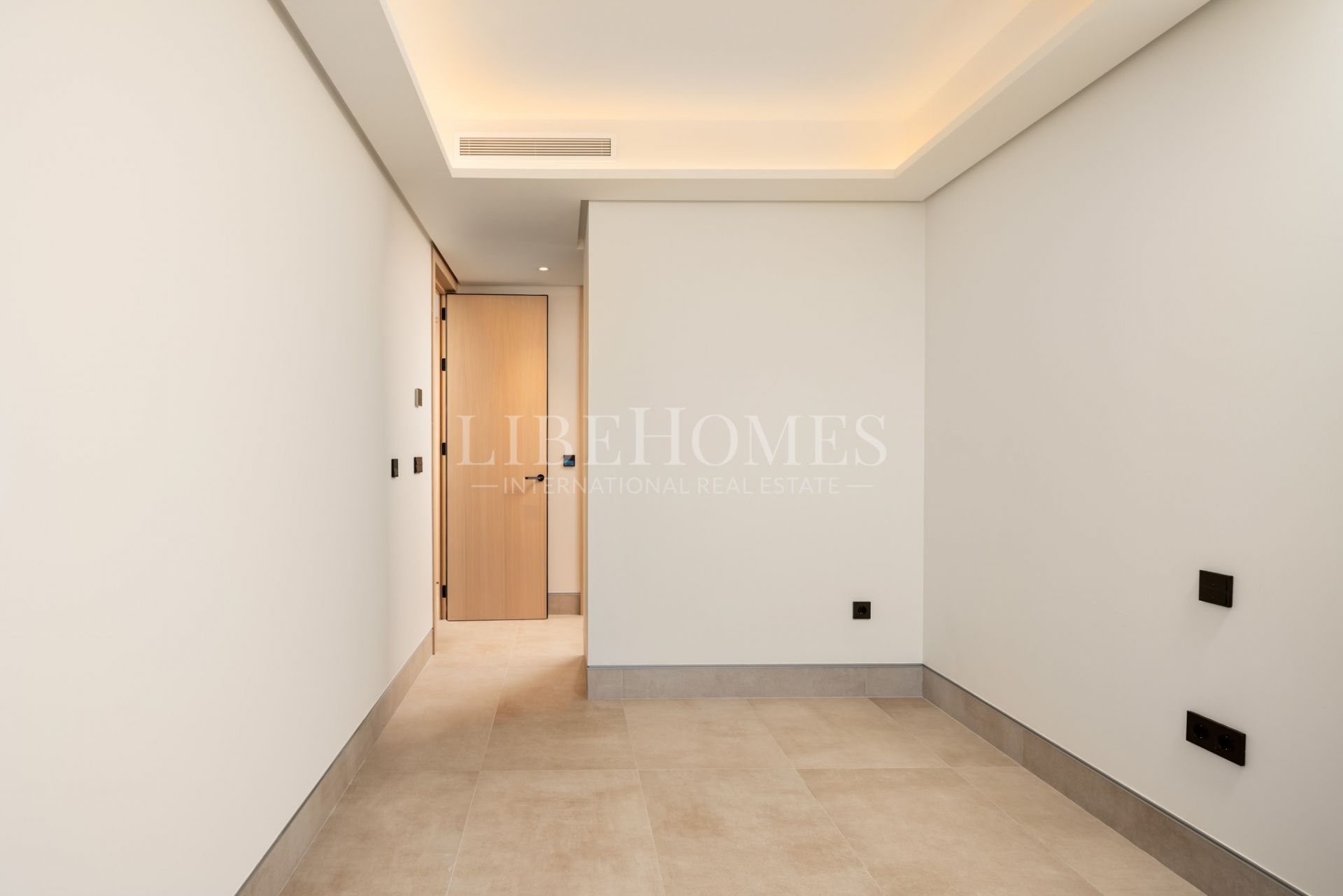 Brand new, luxury beachfront apartment for sale in Malaga city