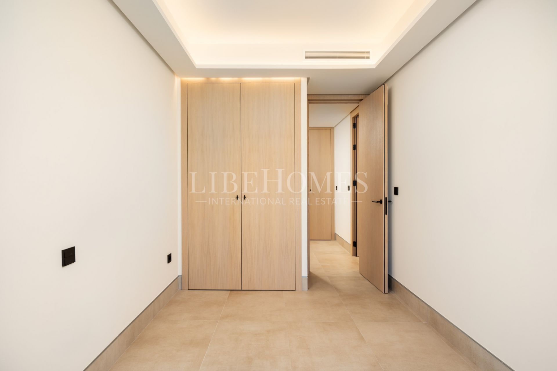 Brand new, luxury beachfront apartment for sale in Malaga city