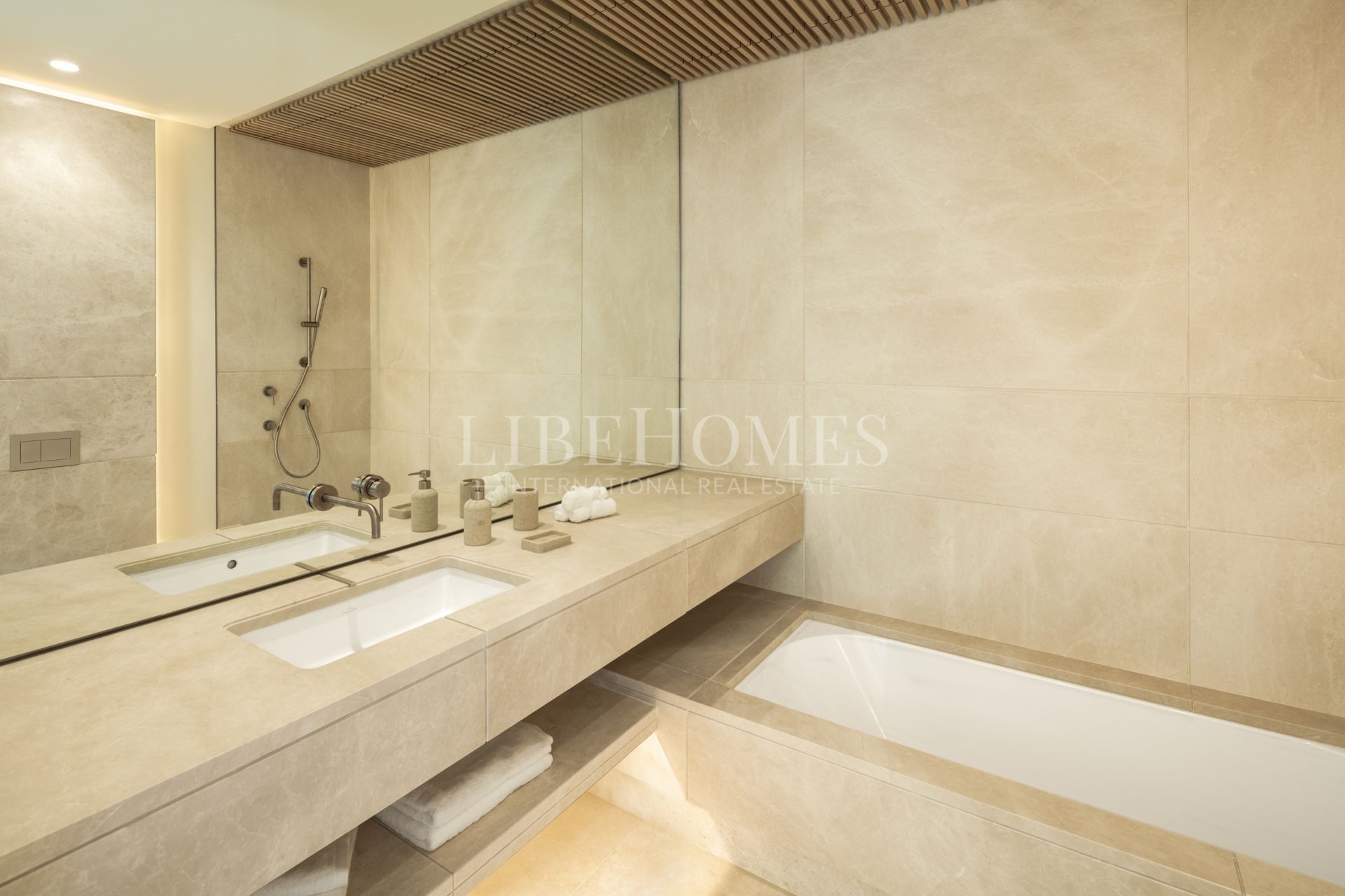 Villa moderna con increíbles vistas al mar en La Quinta, Benahavis