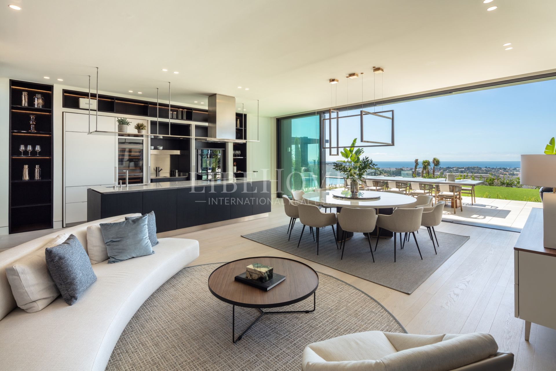 Villa moderna con increíbles vistas al mar en La Quinta, Benahavis