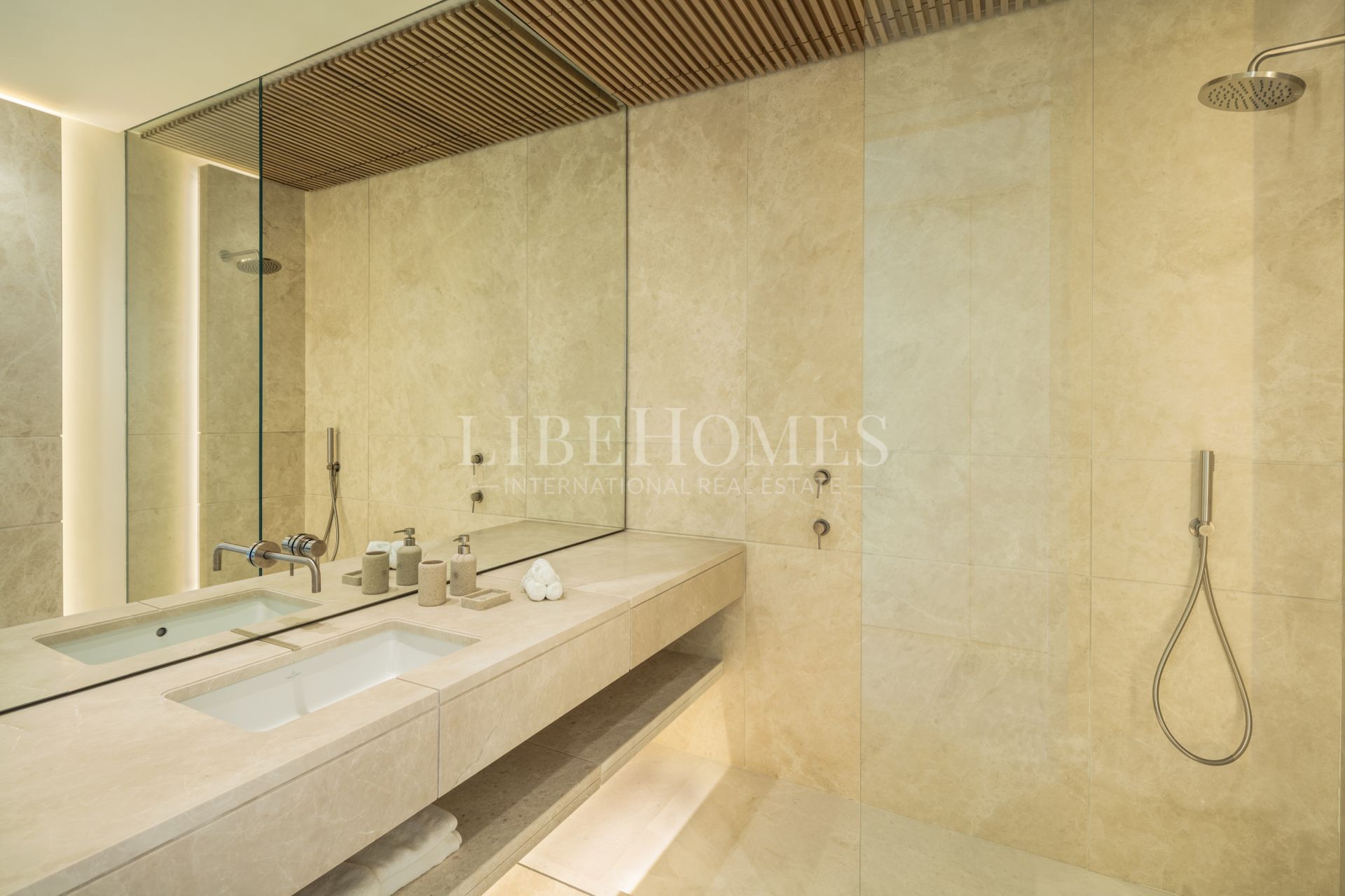 Villa moderna con increíbles vistas al mar en La Quinta, Benahavis