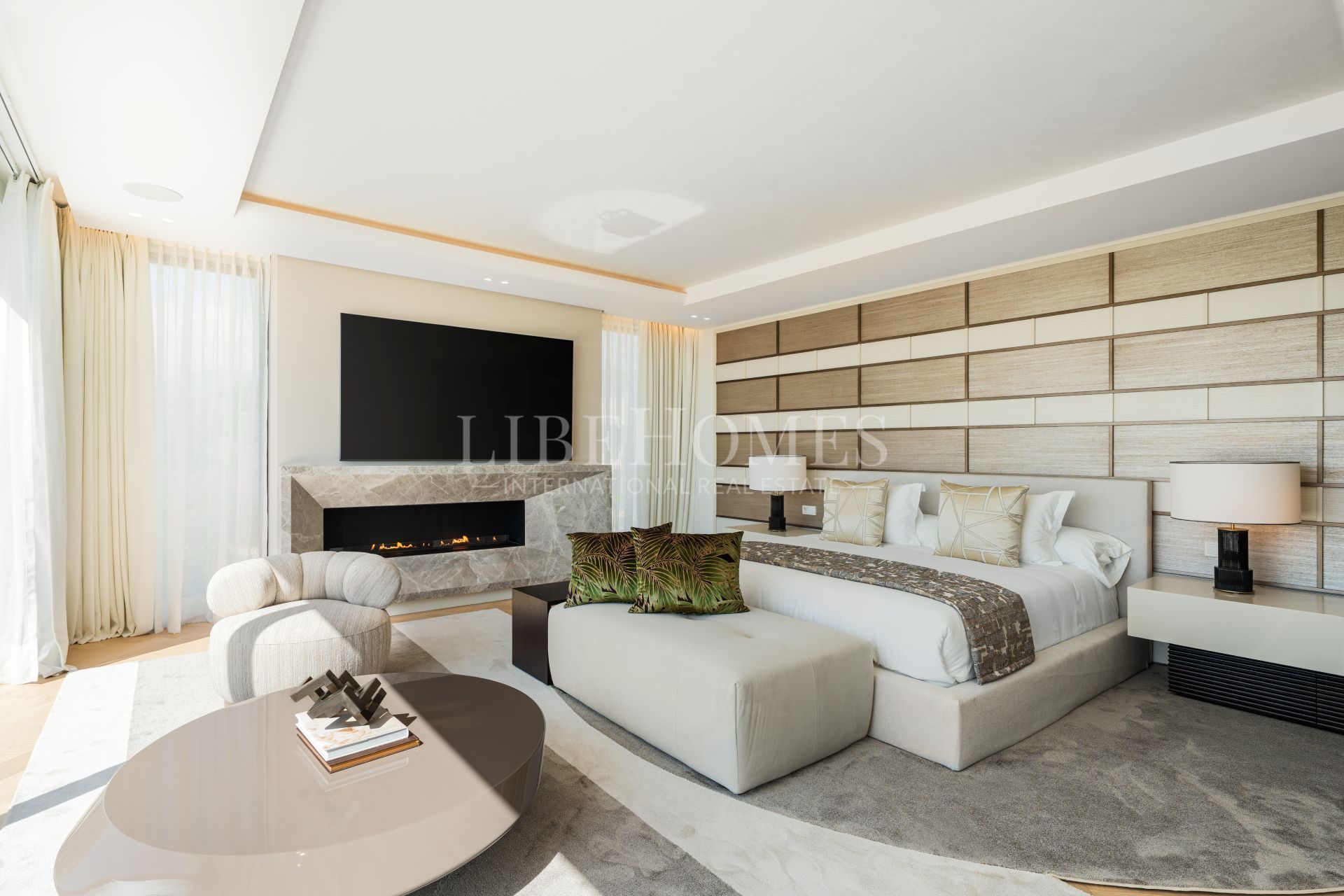 Modern style, top luxury villa with sea views in Marbella Golden Mile