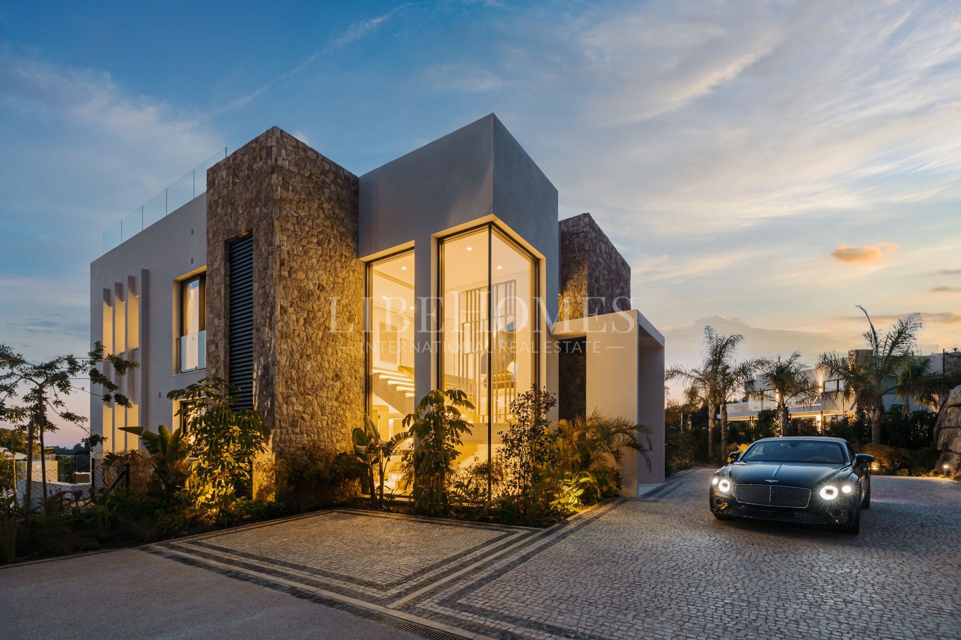 Modern style, top luxury villa with sea views in Marbella Golden Mile