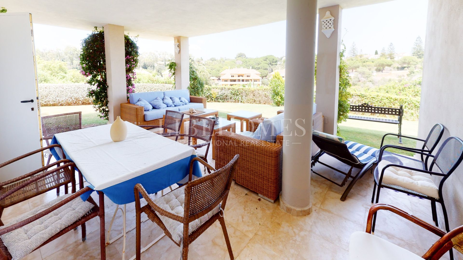 Villa with an additional 600 m² of buildable area in Sotogrande Alto