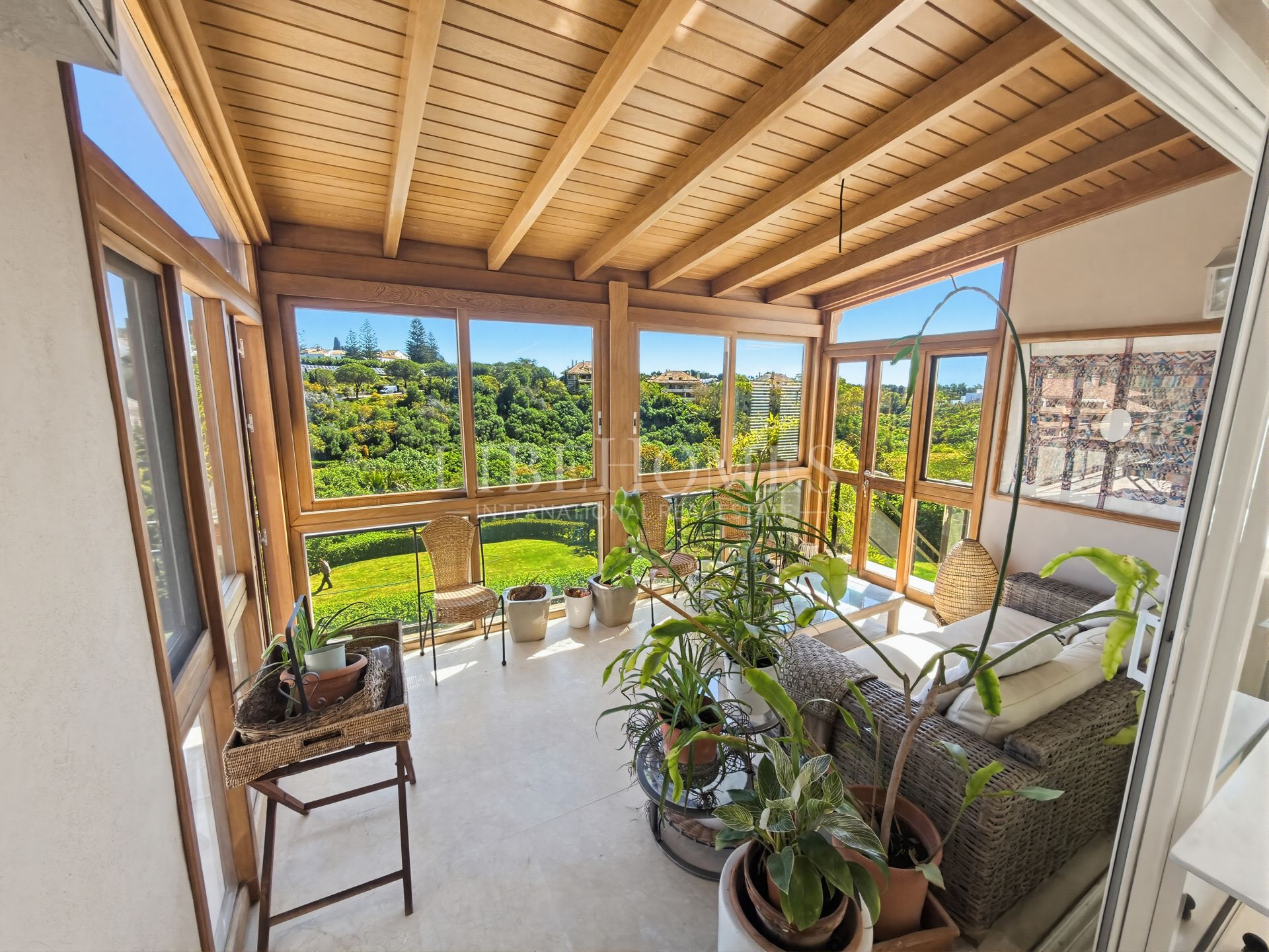 Villa with an additional 600 m² of buildable area in Sotogrande Alto