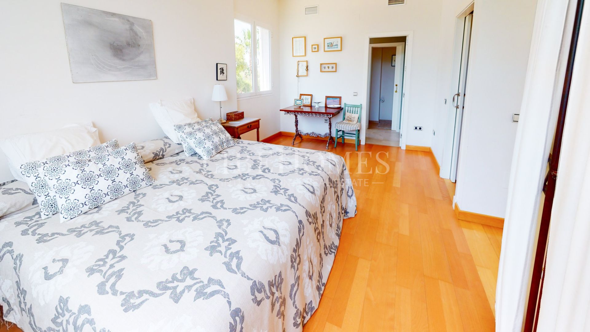 Villa with an additional 600 m² of buildable area in Sotogrande Alto