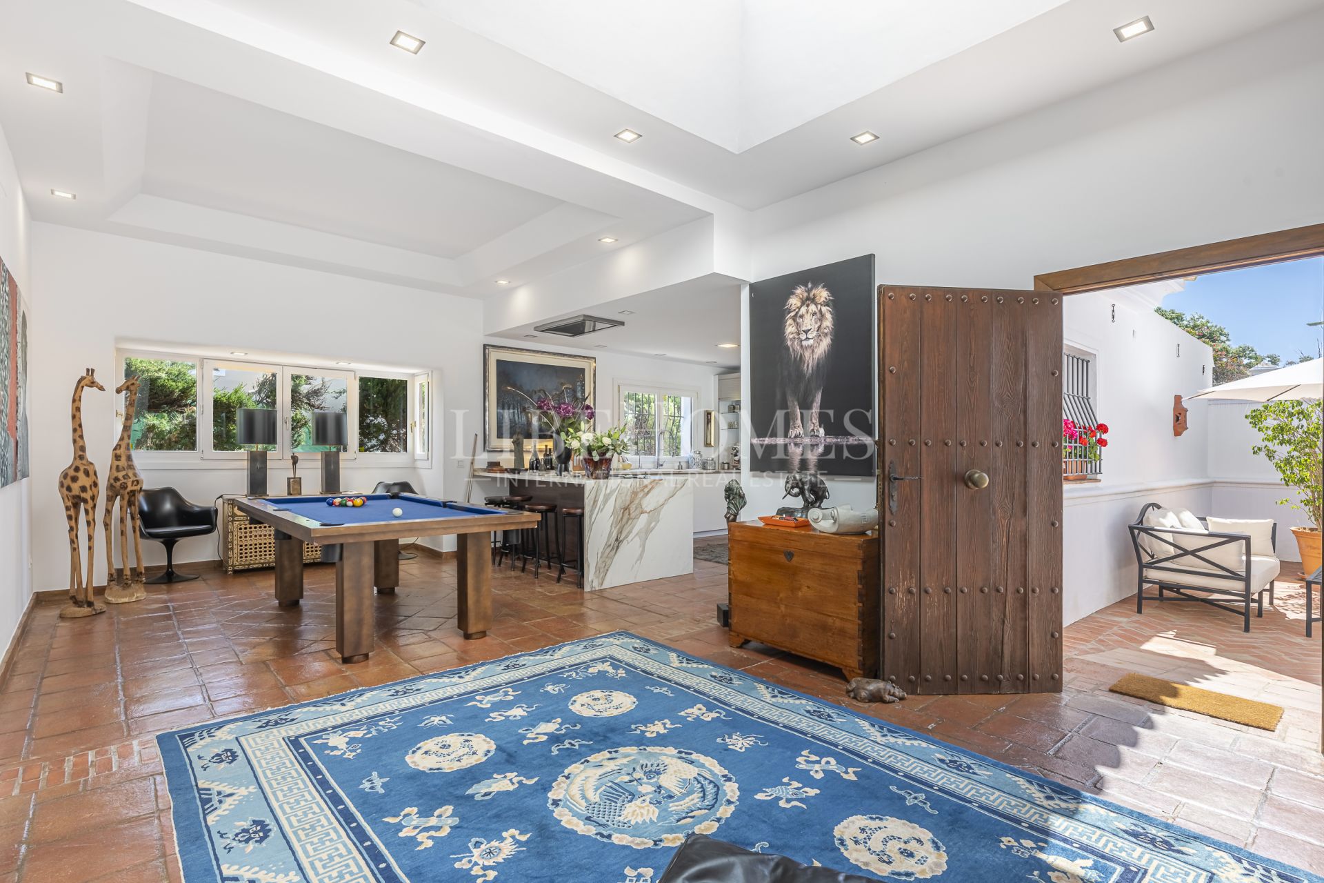 Fully renovated Andalusian-style villa in Sotogrande Bajo