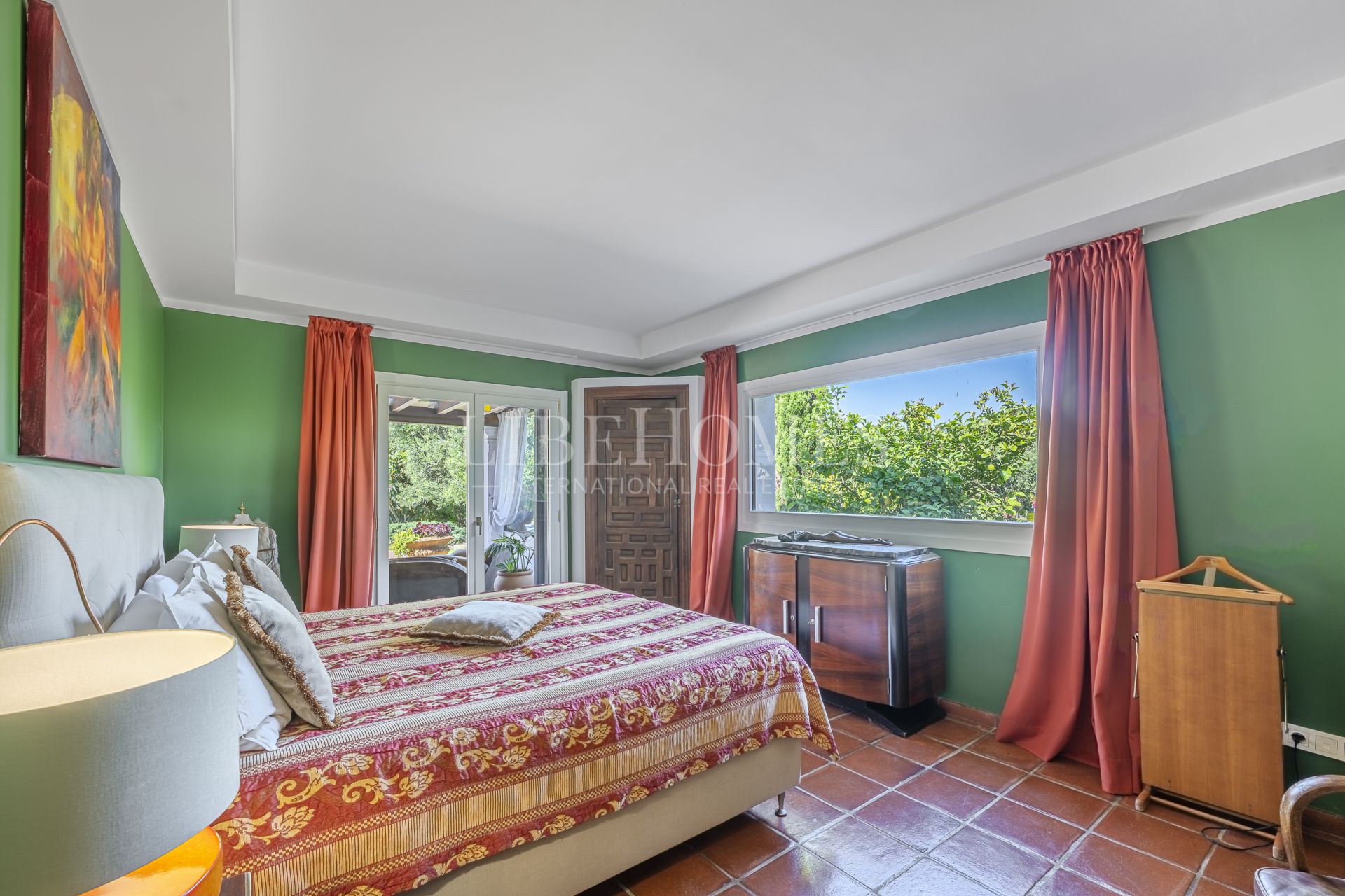 Fully renovated Andalusian-style villa in Sotogrande Bajo