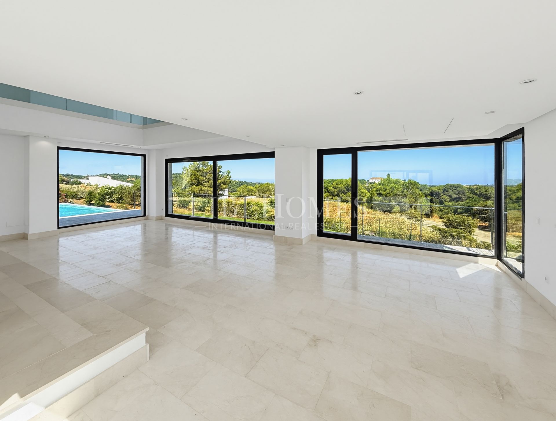 Modern villa with panoramic sea views in La Reserva, Sotogrande