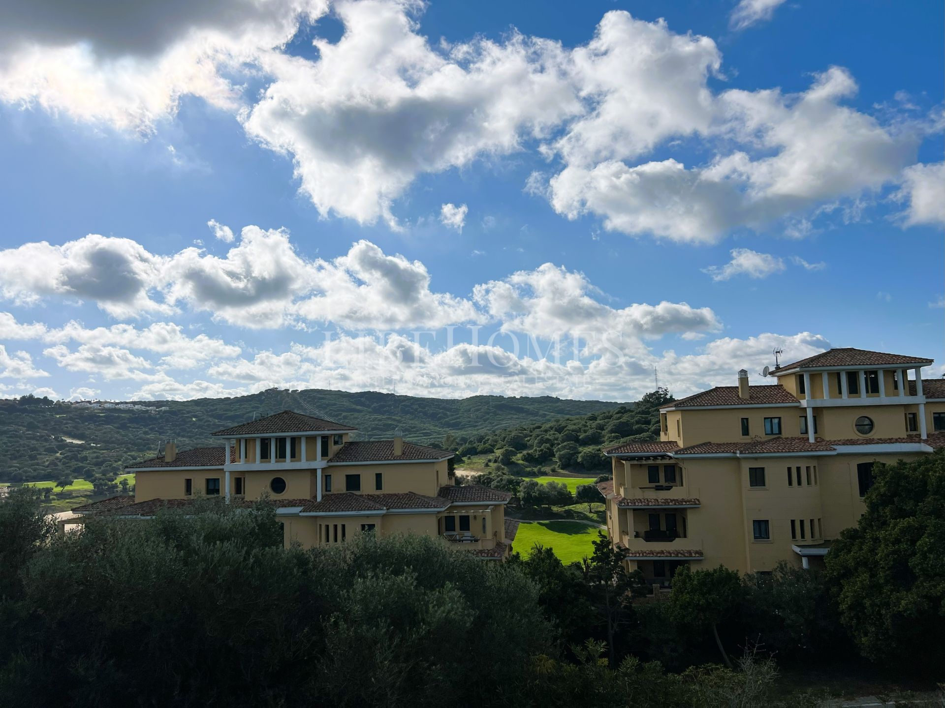 Villa andaluza con vistas panorámicas en exclusiva Zona G, Sotogrande
