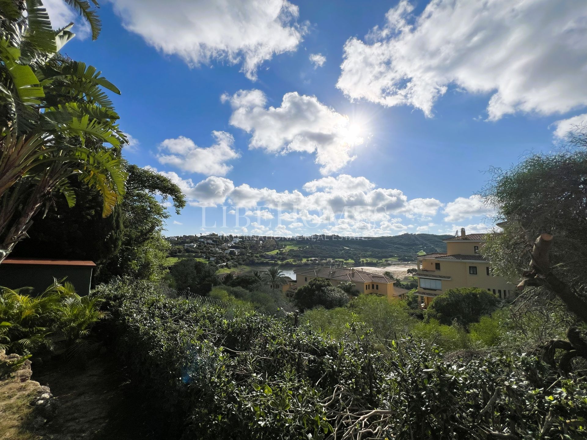Villa andaluza con vistas panorámicas en exclusiva Zona G, Sotogrande
