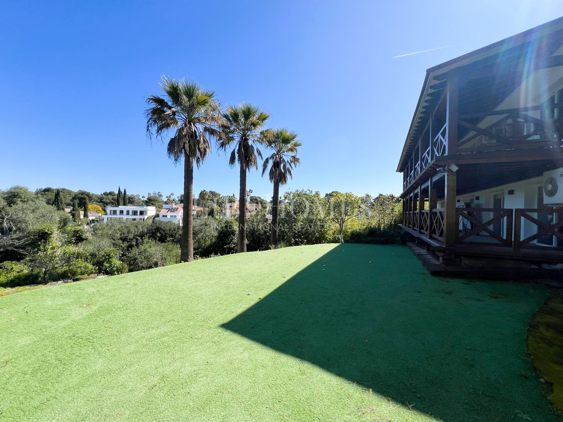 Preciosa villa de estilo colonial en Sotogrande Costa