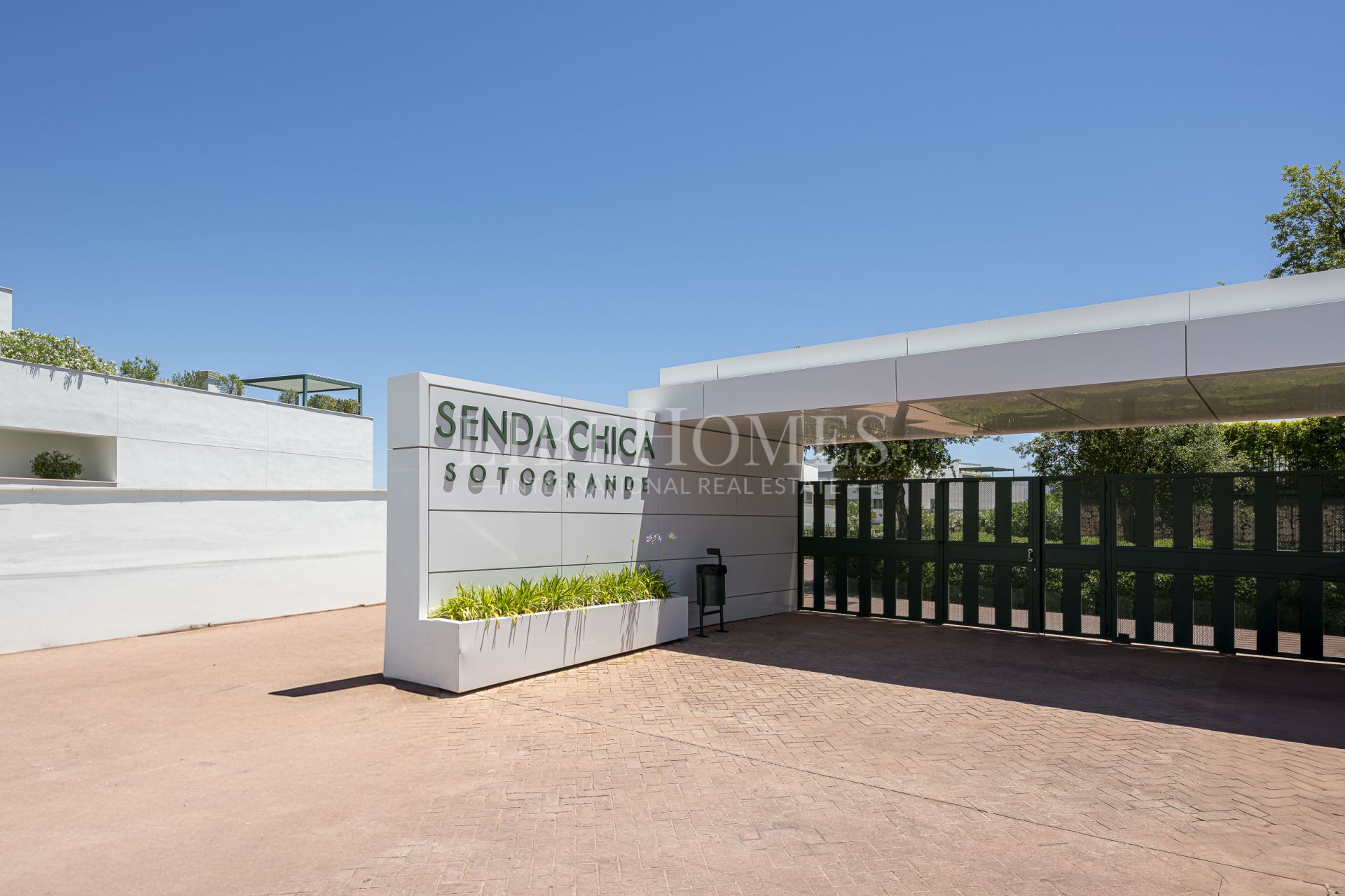 Modern penthouse in the exclusive gated complex La Reserva, Sotogrande