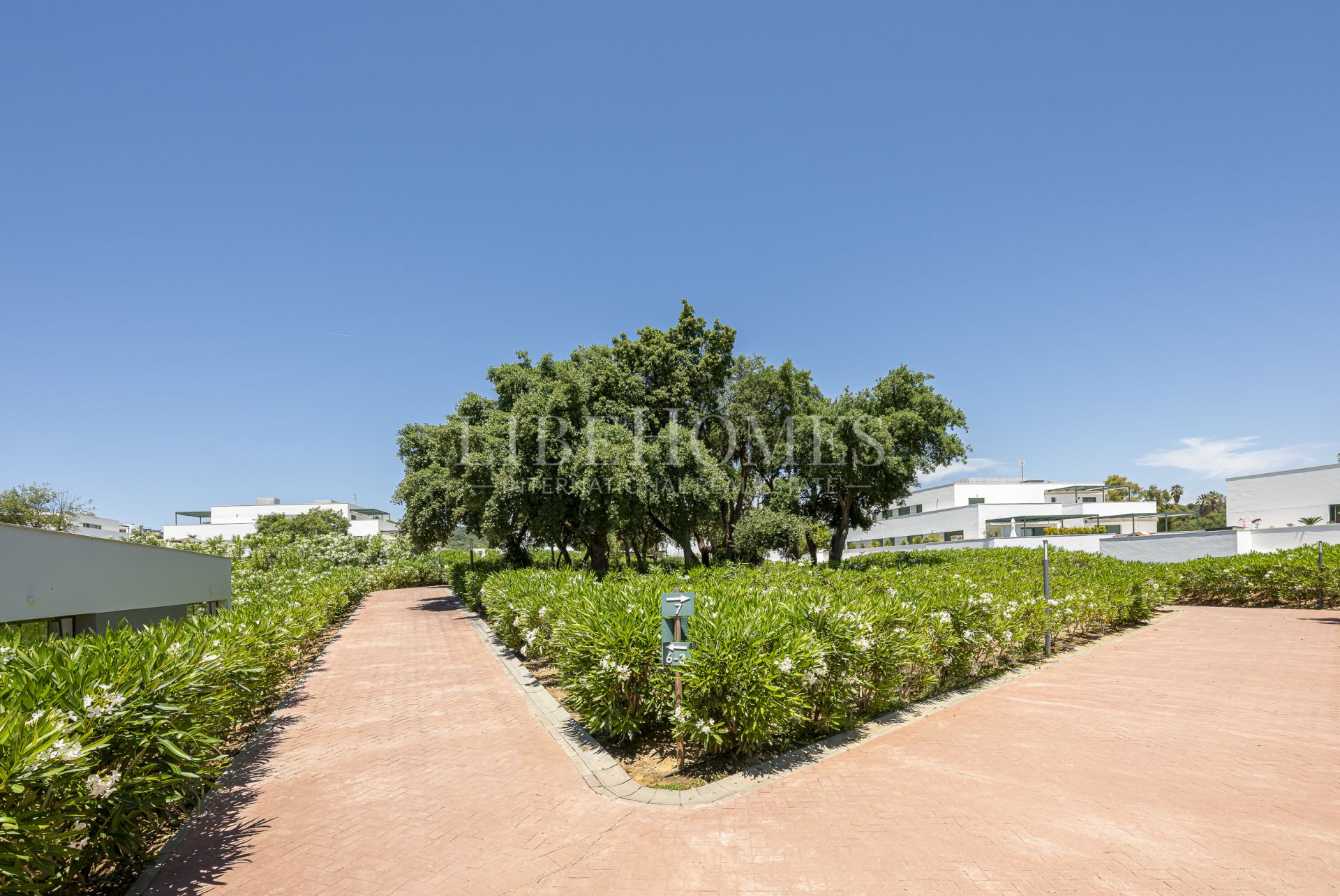 Modern penthouse in the exclusive gated complex La Reserva, Sotogrande