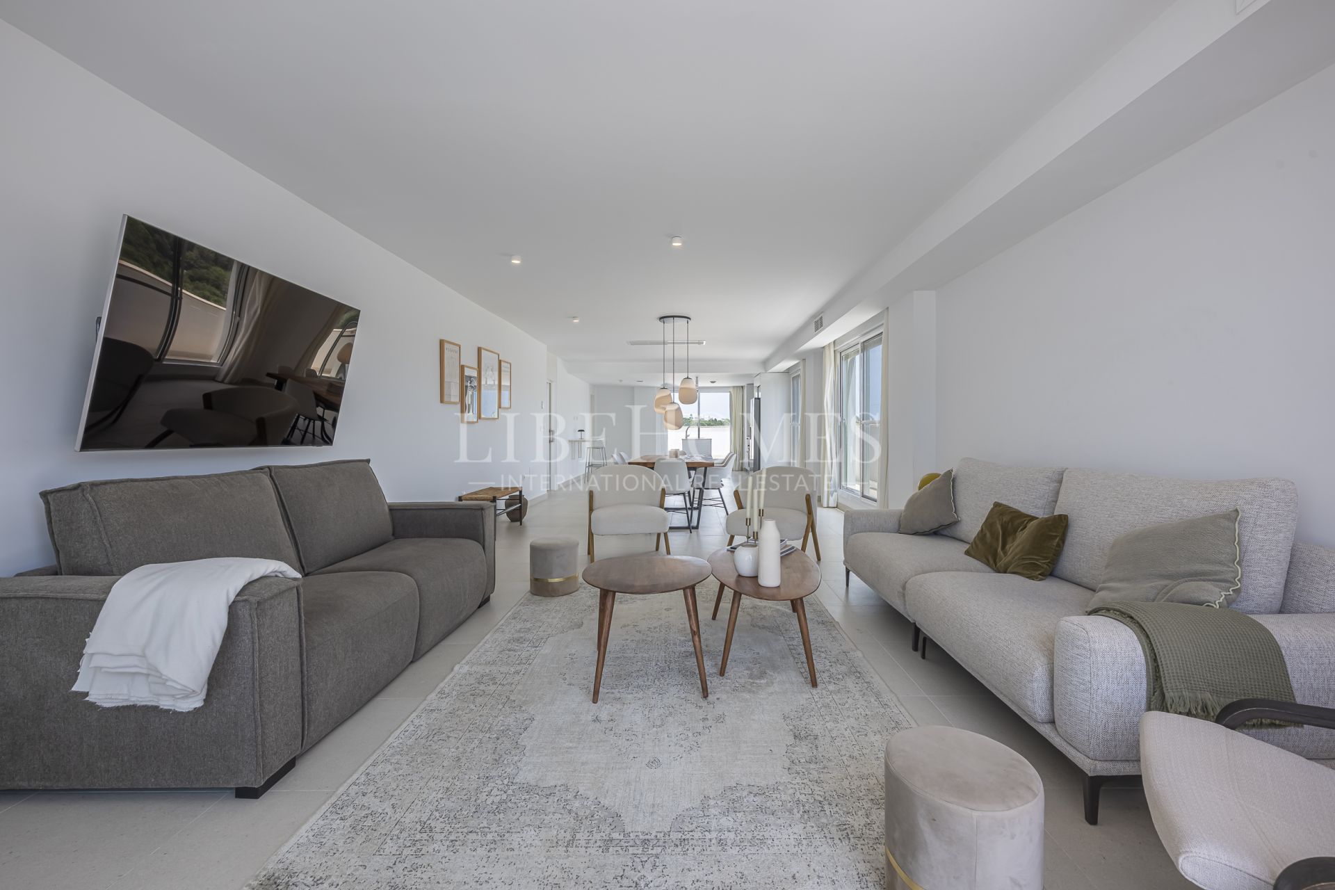 Modern penthouse in the exclusive gated complex La Reserva, Sotogrande