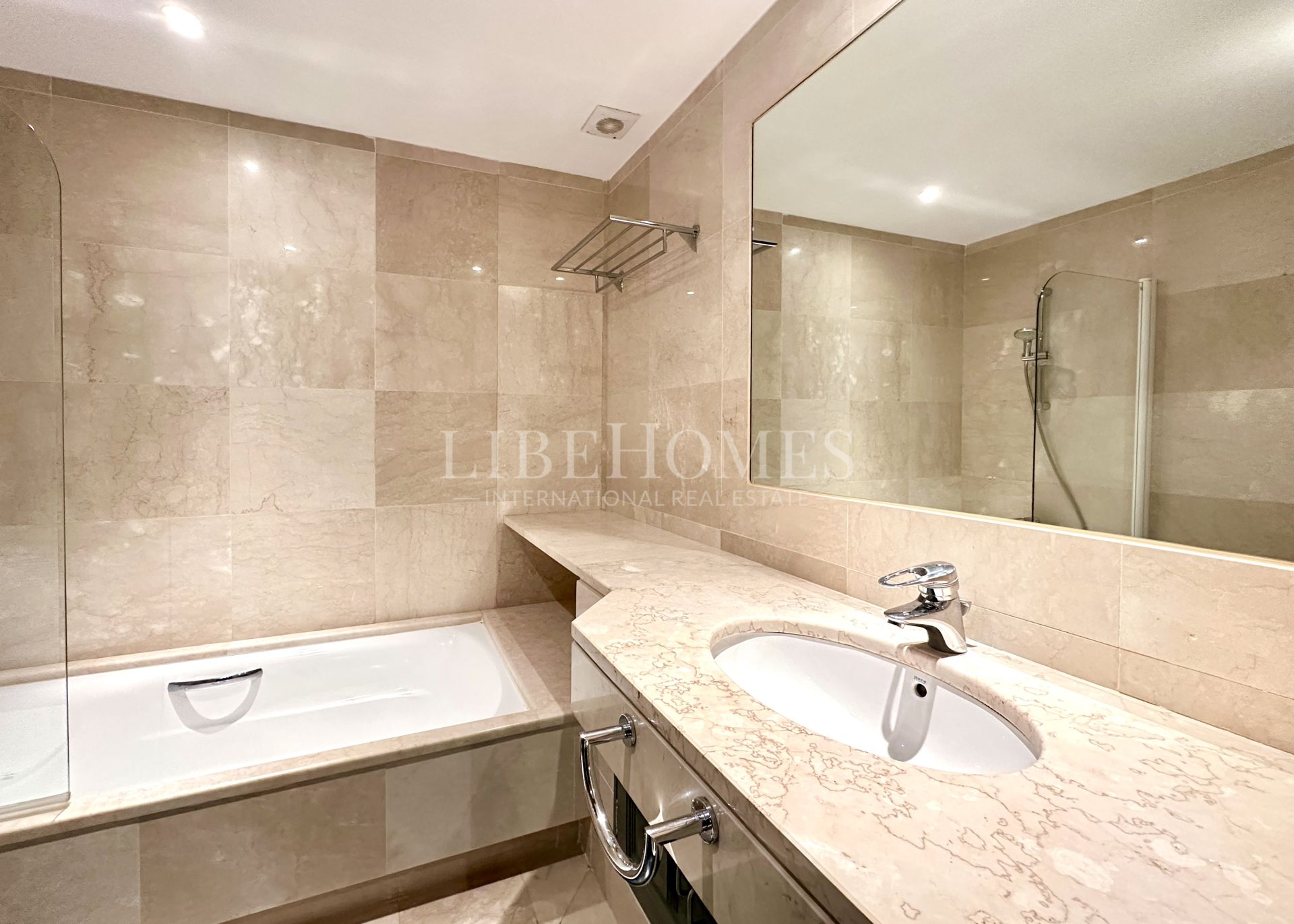 Apartment with private garden and pool in La Marina de Sotogrande