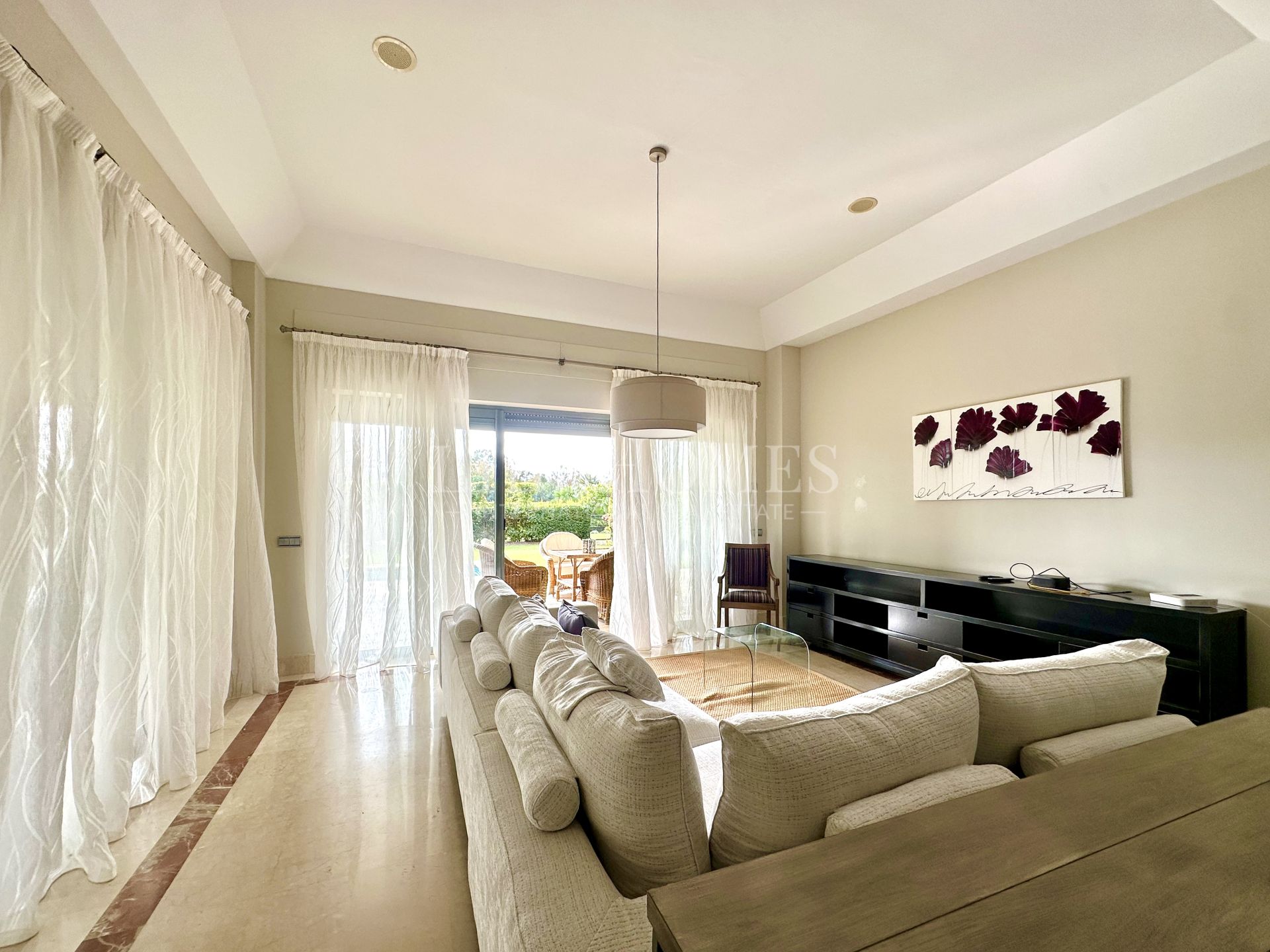 Apartment with private garden and pool in La Marina de Sotogrande