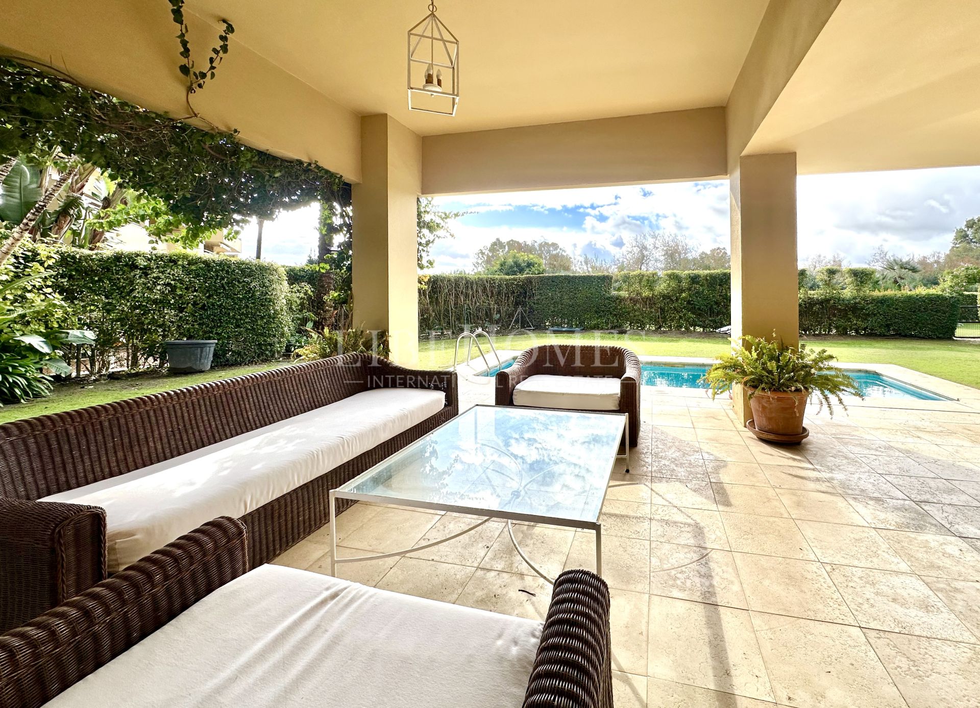 Apartment with private garden and pool in La Marina de Sotogrande