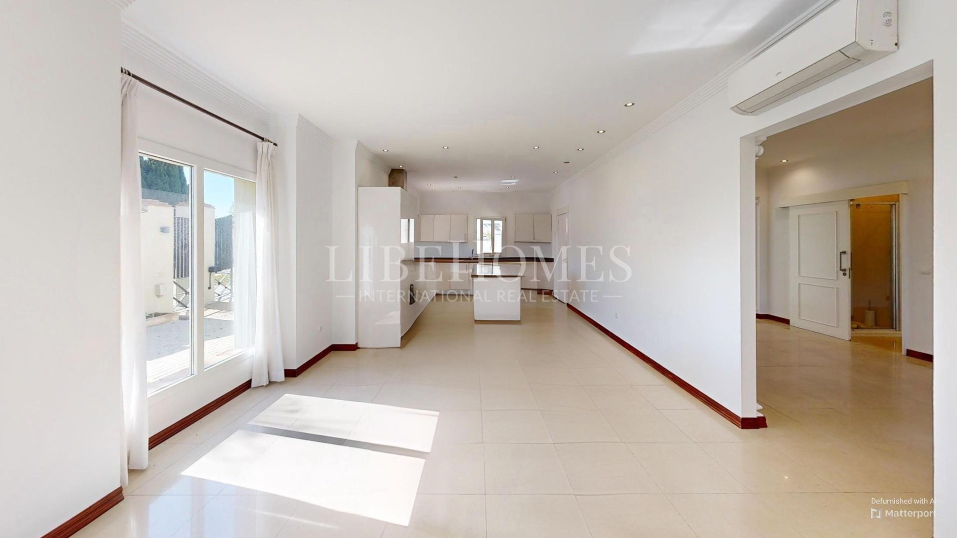 Villa en Sotogrande Costa, a muy pocos minutos del Puerto Deportivo