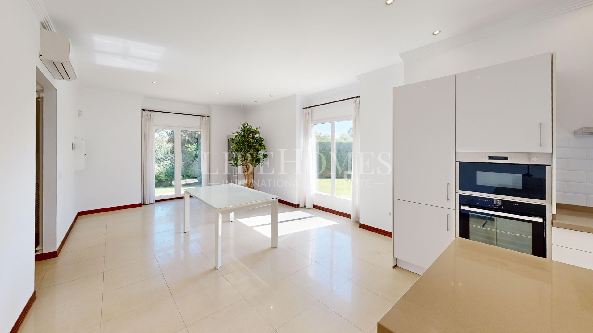 Villa en Sotogrande Costa, a muy pocos minutos del Puerto Deportivo