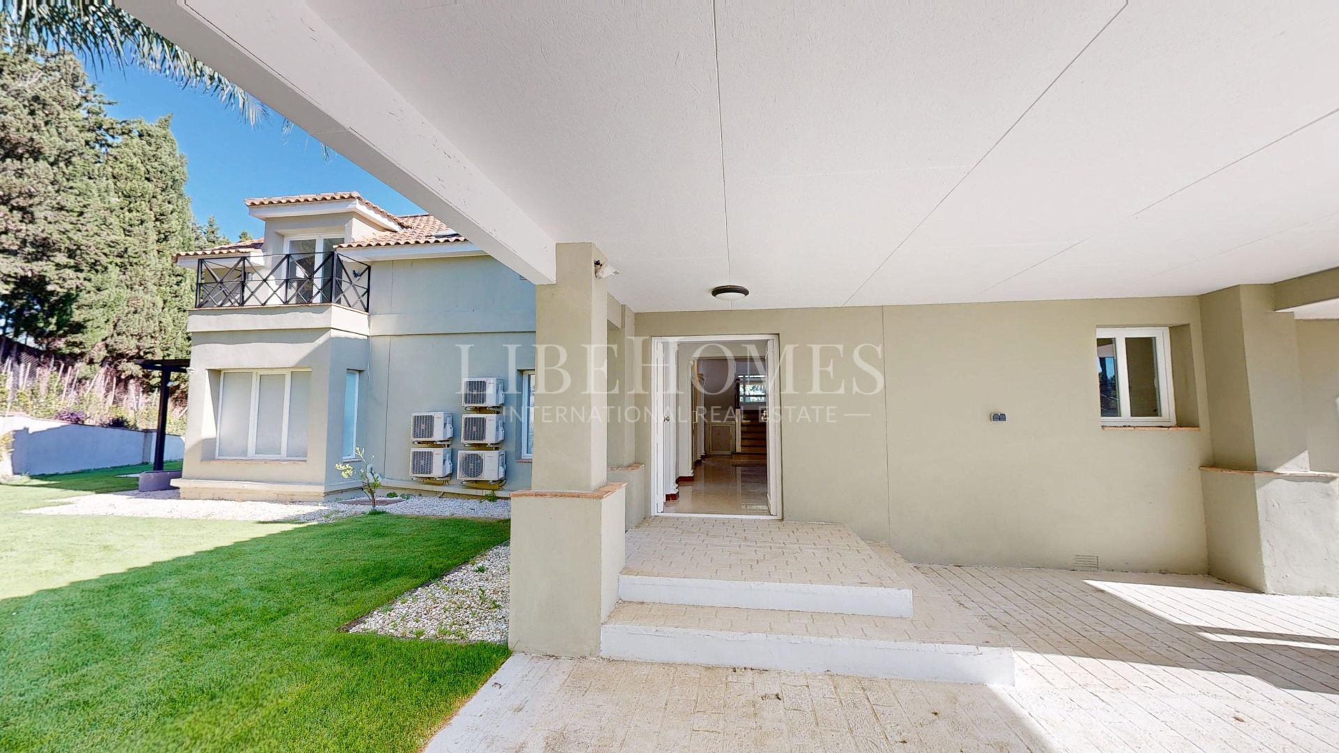 Villa en Sotogrande Costa, a muy pocos minutos del Puerto Deportivo