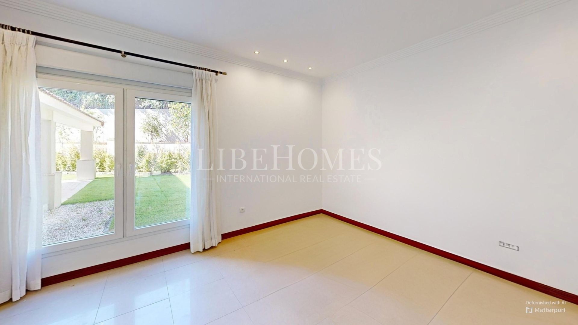 Villa en Sotogrande Costa, a muy pocos minutos del Puerto Deportivo
