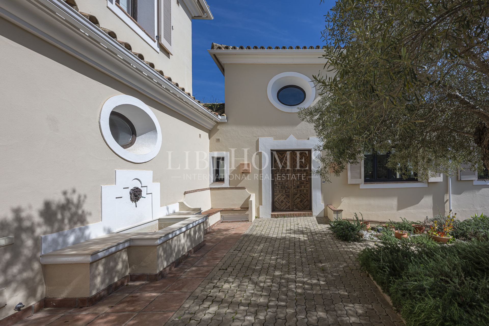 Preciosa villa andaluza en la prestigiosa Zona F de Sotogrande