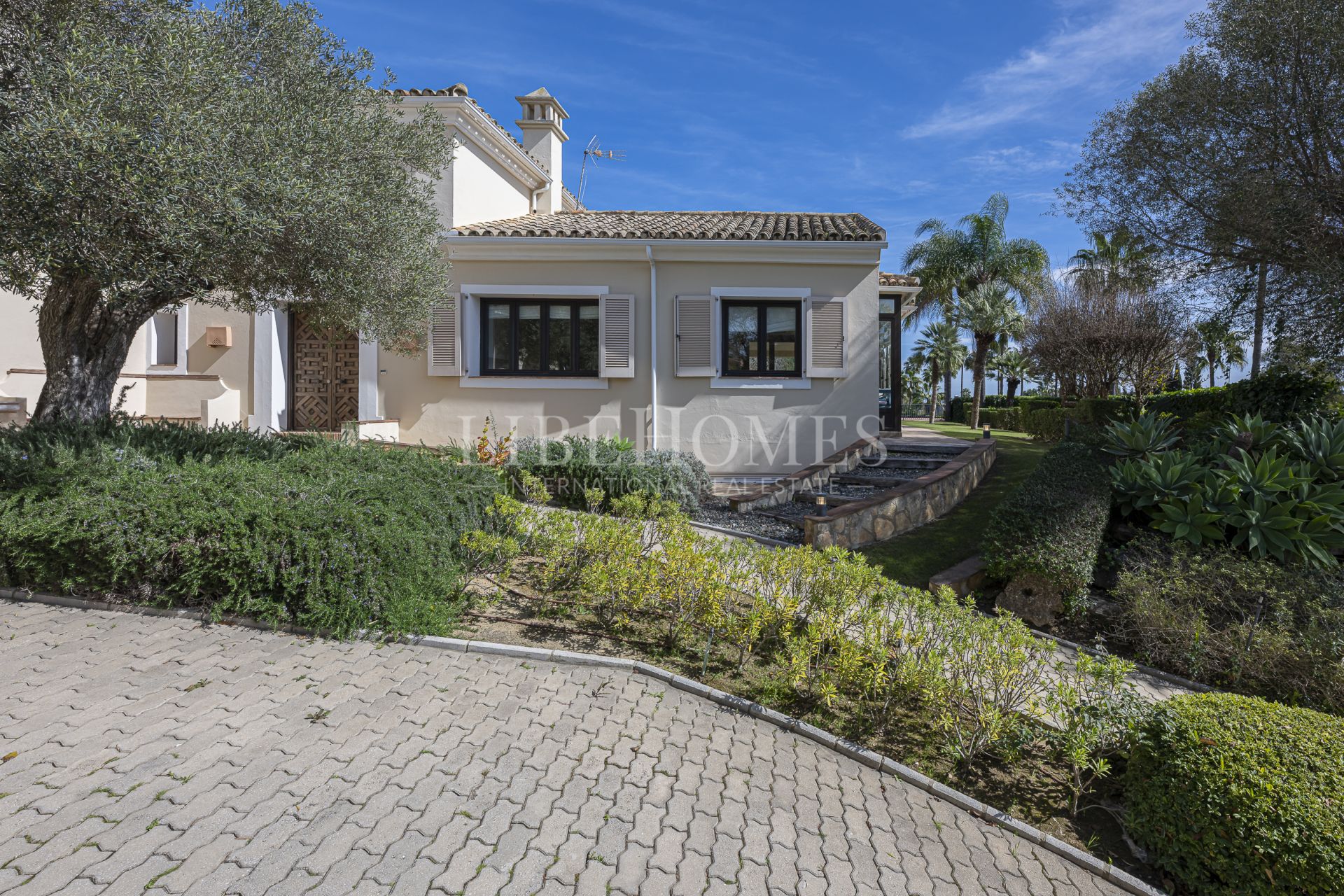 Preciosa villa andaluza en la prestigiosa Zona F de Sotogrande