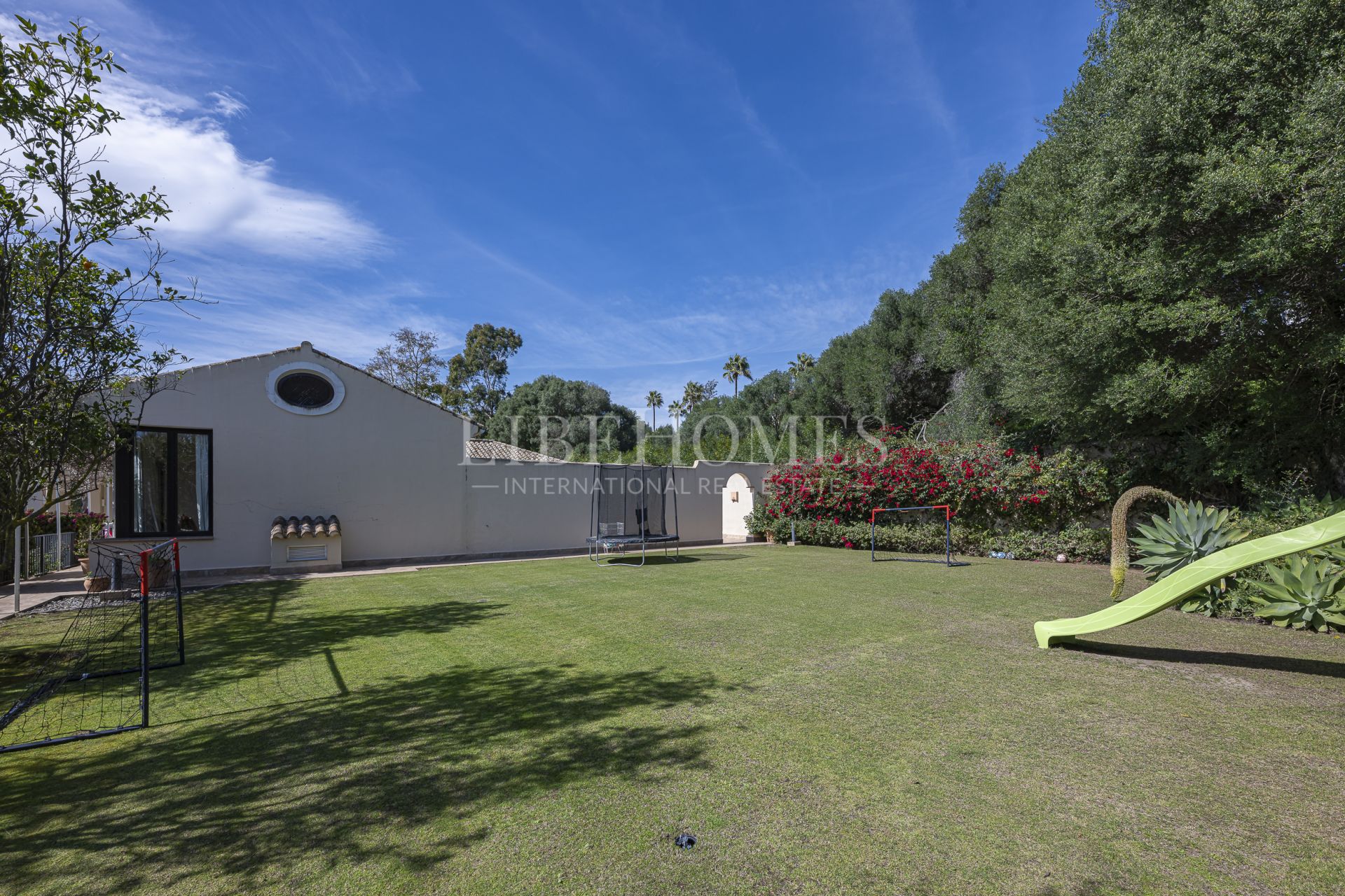 Preciosa villa andaluza en la prestigiosa Zona F de Sotogrande