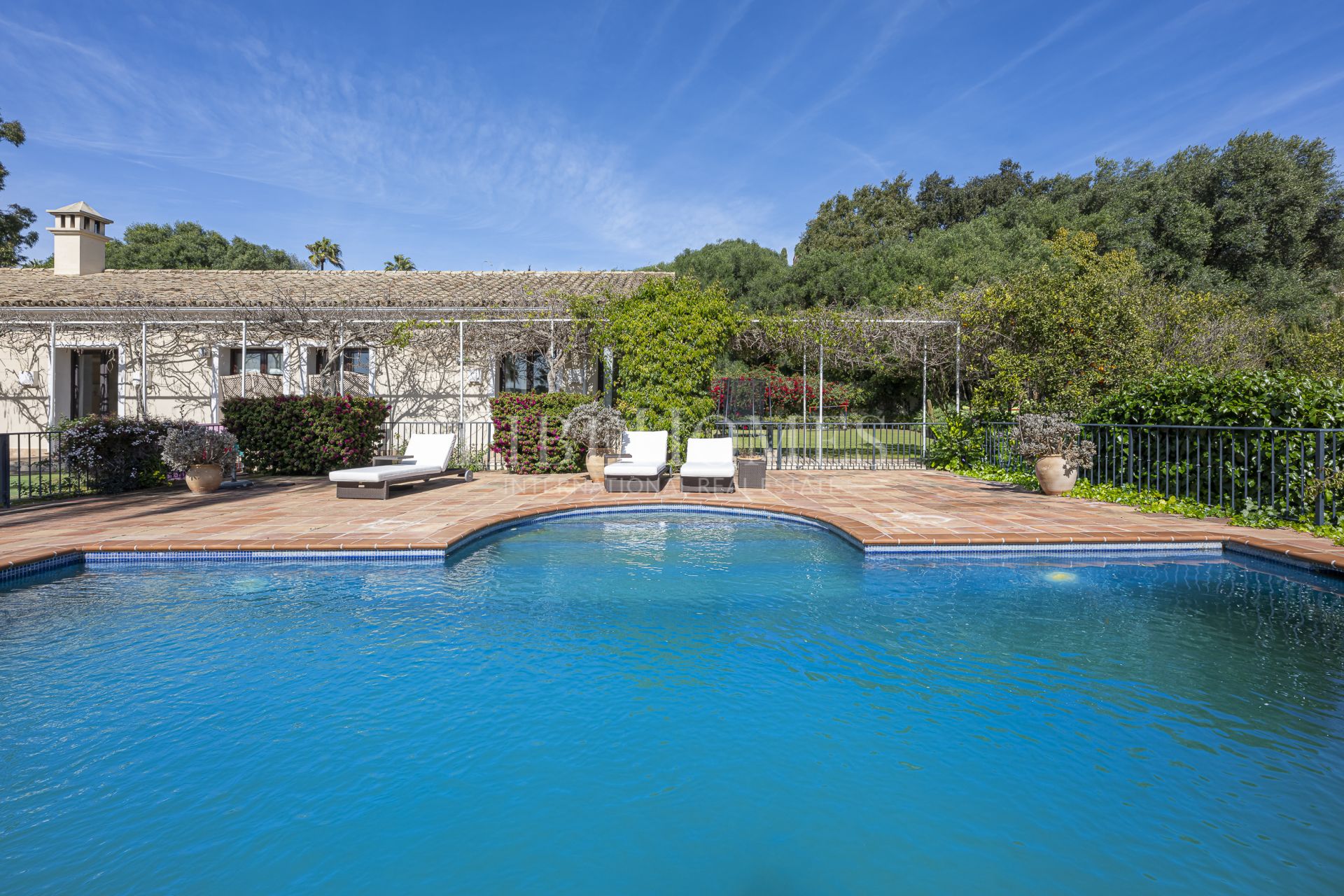 Preciosa villa andaluza en la prestigiosa Zona F de Sotogrande