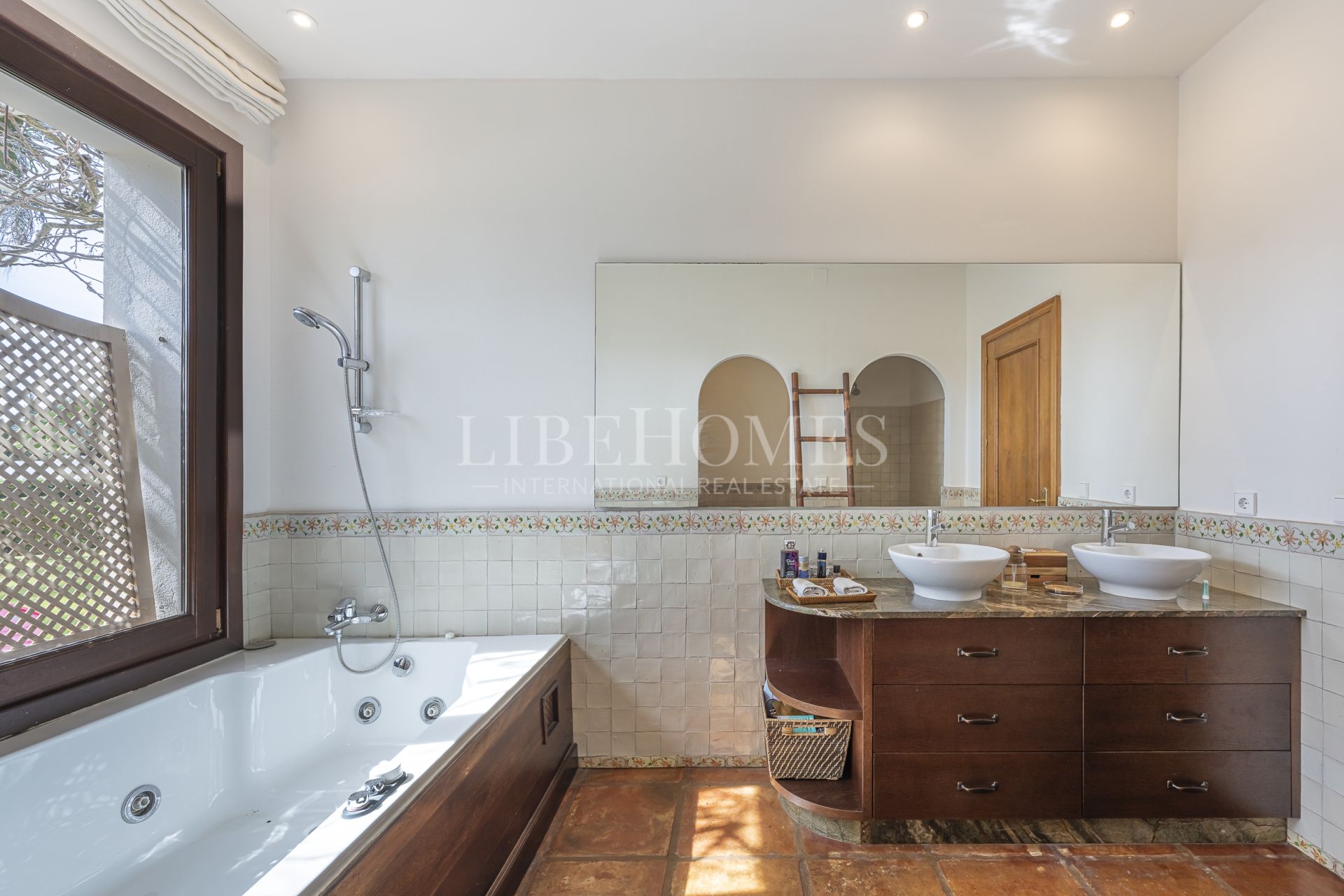 Preciosa villa andaluza en la prestigiosa Zona F de Sotogrande