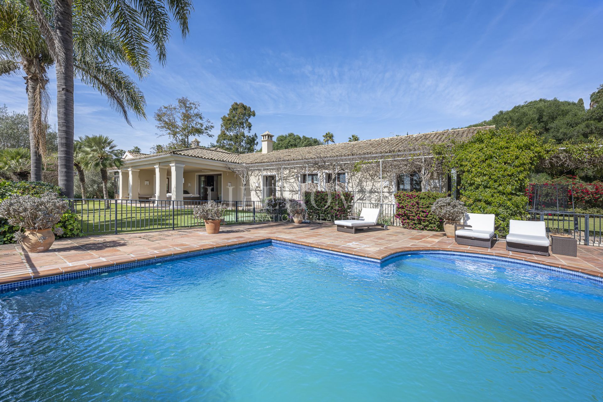 Preciosa villa andaluza en la prestigiosa Zona F de Sotogrande