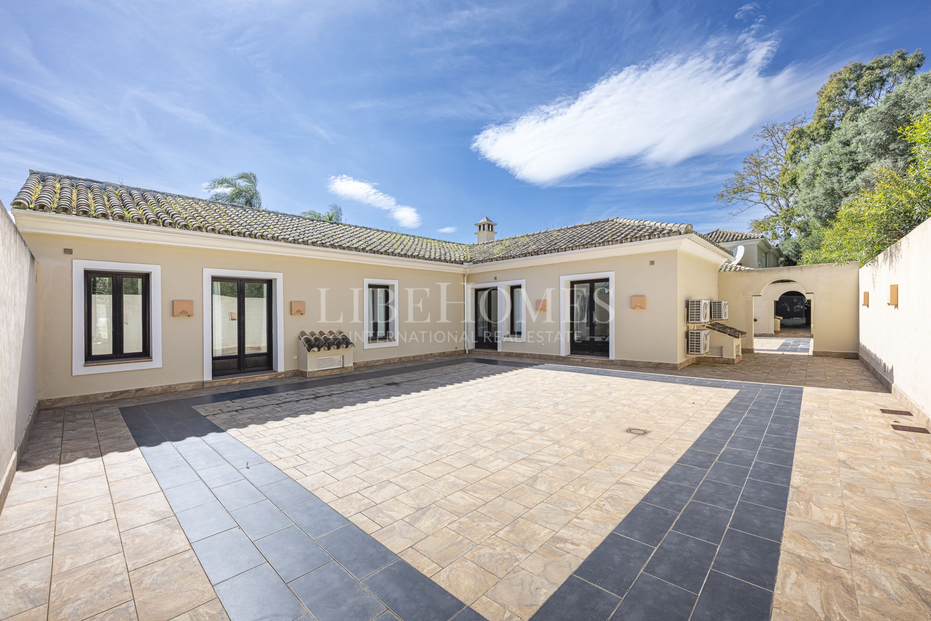 Preciosa villa andaluza en la prestigiosa Zona F de Sotogrande