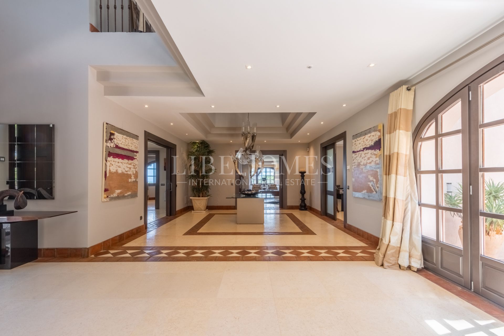 Magnífica villa con vistas panorámicas en Almenara, Sotogrande Alto