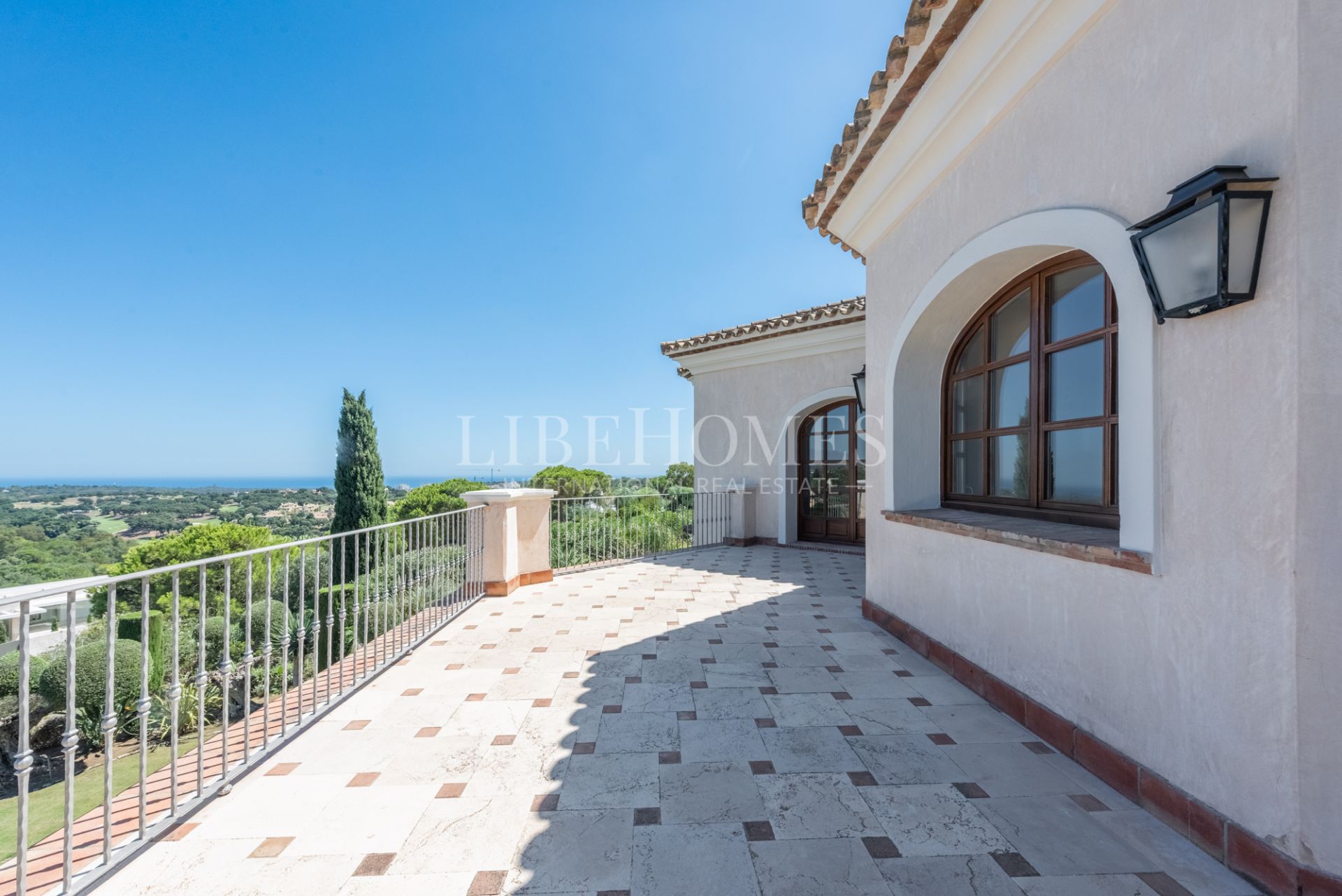 Magnífica villa con vistas panorámicas en Almenara, Sotogrande Alto
