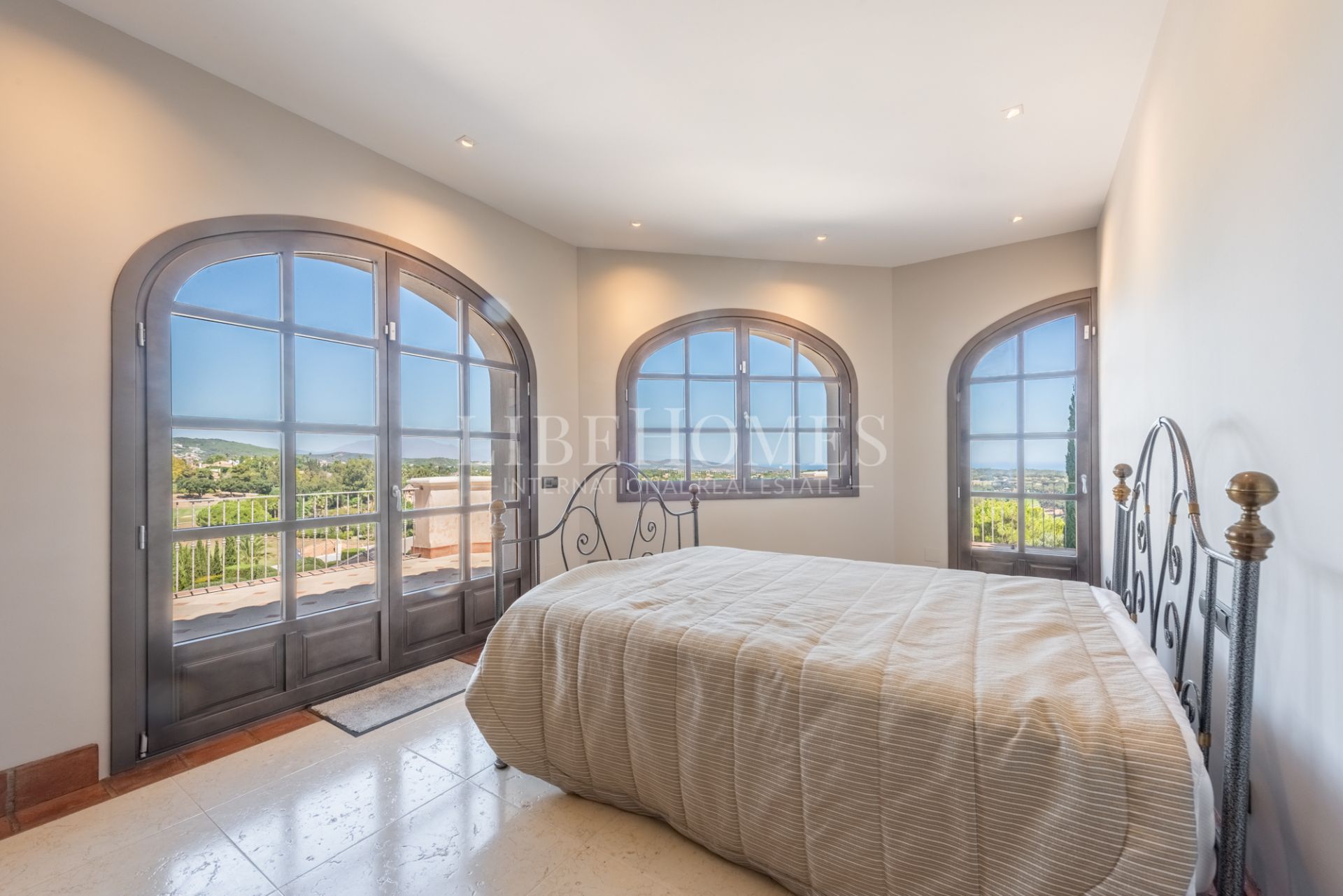 Magnífica villa con vistas panorámicas en Almenara, Sotogrande Alto