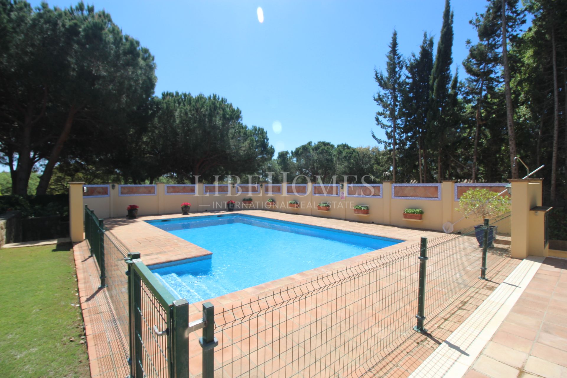 Traditional style villa on a large, elevated plot in Sotogrande Alto