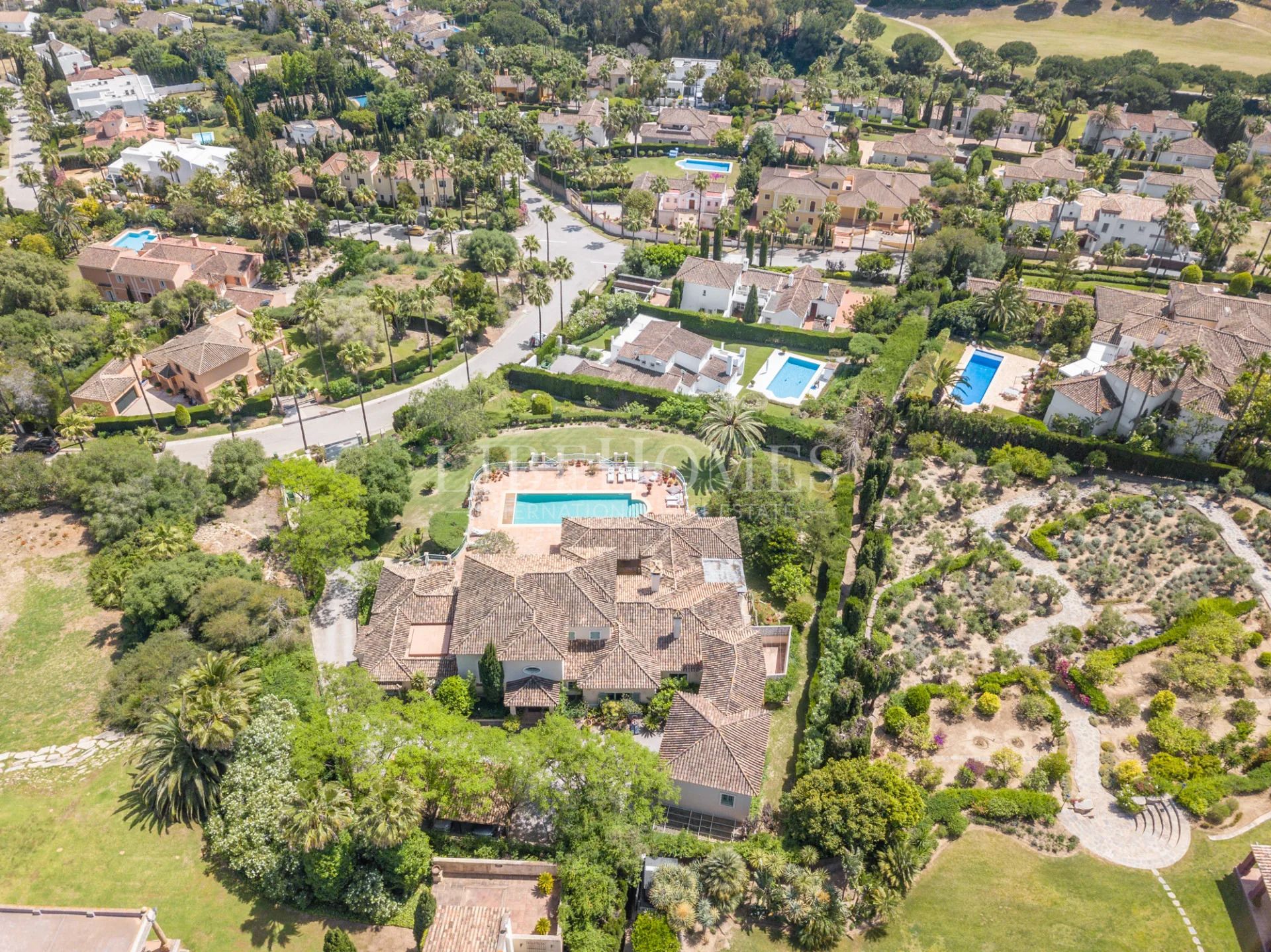 Villa de 9 habitaciones con vistas panorámicas en Sotogrande Alto