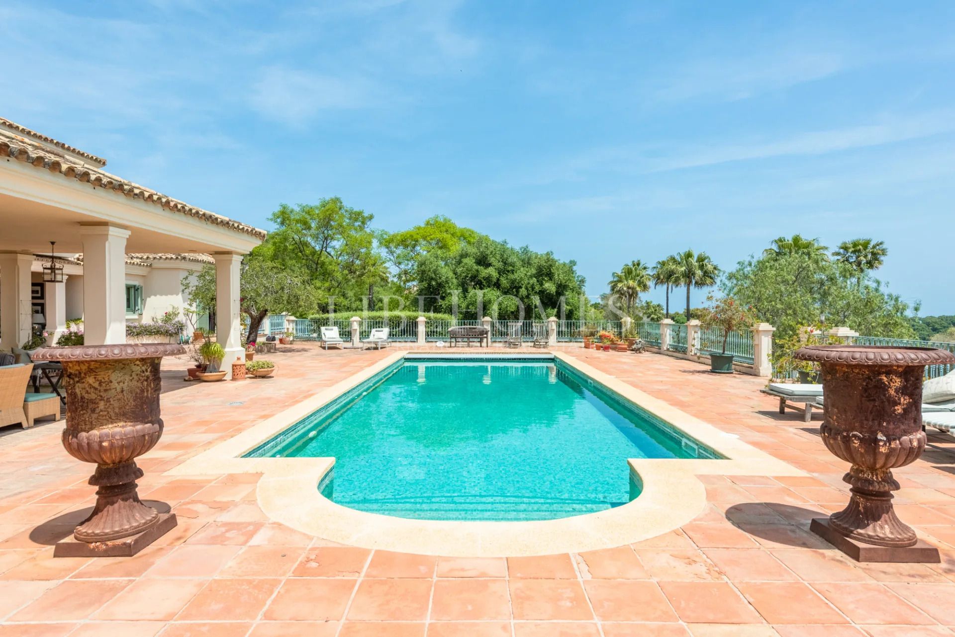 Villa de 9 habitaciones con vistas panorámicas en Sotogrande Alto