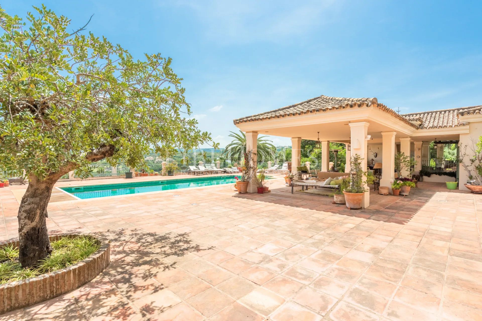 Villa de 9 habitaciones con vistas panorámicas en Sotogrande Alto