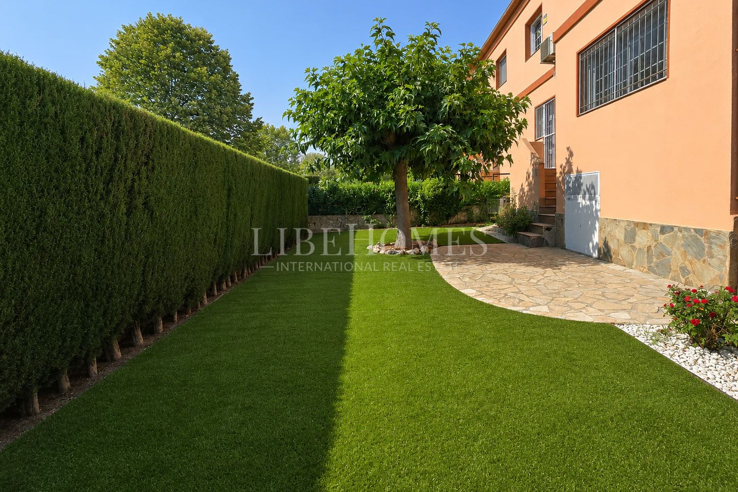 Cozy semi-detached house within walking distance of Figueres center